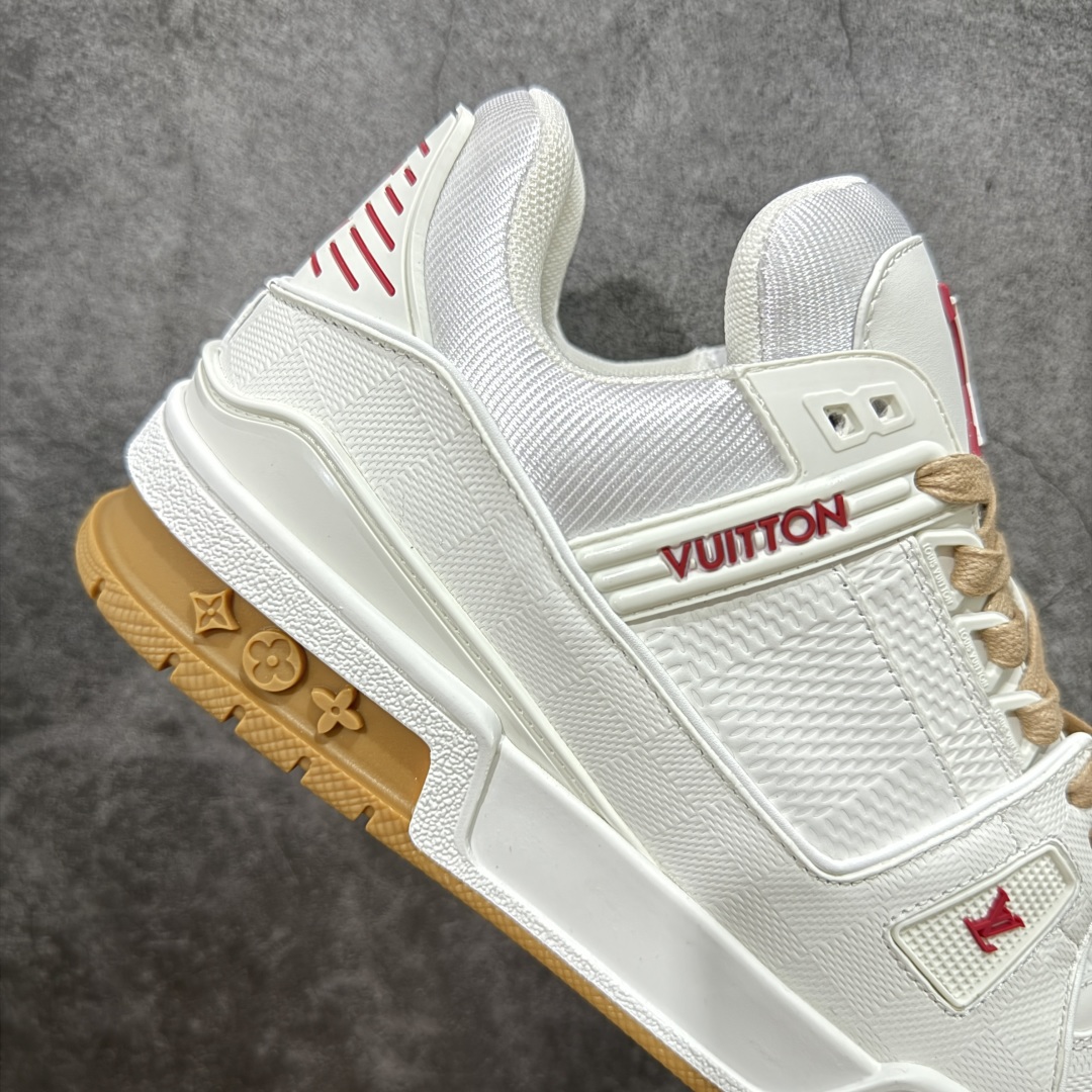 图片[7]-【HS纯原礼盒版福利】 LV Trainer系列高奢运动鞋 米白红 新款芯片顶级 潮人必备单品 同步ZP官网空胶工艺 鞋舌、挂饰均镶嵌NFC芯片感应装置 正确胶片断点式设计 中底正确还原原版油印字母比例 1：1原楦格板、楦头、刀磨全新升级！ 独家订制顶级压纹麂皮 原版开模TPU大底 质感原版一致 垫脚聚米微料加透气英伦网布 披靡市场任何版本！细节完美呈现！ 代购指定版本 全新升级最新双盒包装 扫码秒进官网！ 全套包装配件同比原版 尺码： 39-46-选品中心