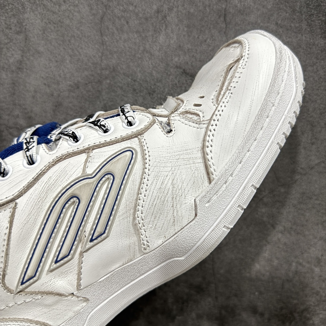 图片[6]-【XA纯原版】Balenciaga Hamptons Worn-Out 巴黎世家十八18代 涤纶（聚酯纤维）牛皮革 圆头系带 低帮 生活休闲鞋板鞋 全套原纸板楦头开发 最原汁原味的灵魂版型 全鞋荧光划线卡点 胶水把控整洁度追求极致完美 每一双都是工艺品 多重QC质检 超越公司货的品控标准 实实在在的免检产品 原盒原配 正确字体电绣 粗细、位置、大小正确 侧边TPU 透气孔匹配意产原版 正确分离大底 TPU软底 原版一致大底LOGO 立体感十足 原厂皮料水洗做旧 采购原厂网纱 偏大一码 尺码：35 36 37 38 39 40 41 42 43 44 45 46-选品中心