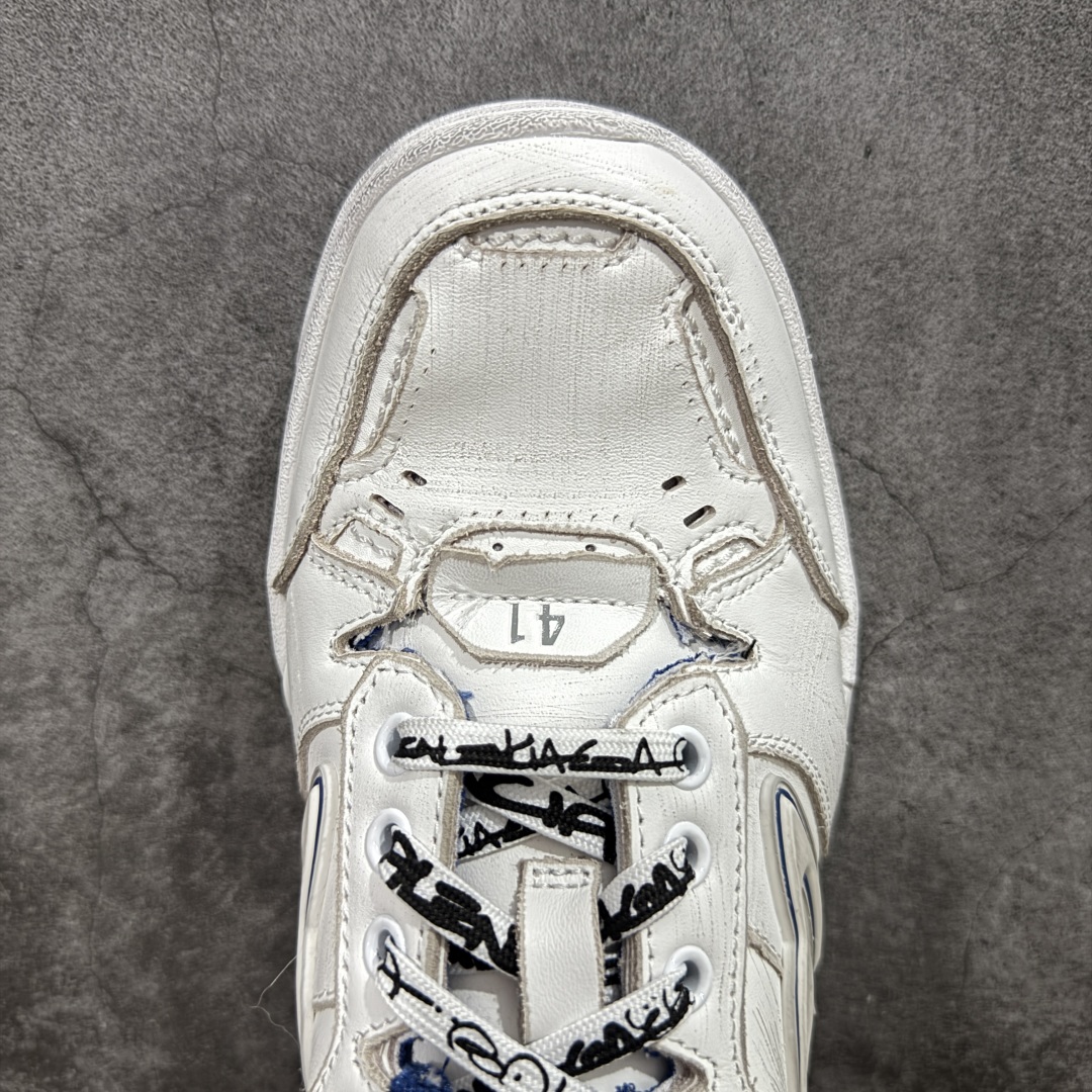 图片[5]-【XA纯原版】Balenciaga Hamptons Worn-Out 巴黎世家十八18代 涤纶（聚酯纤维）牛皮革 圆头系带 低帮 生活休闲鞋板鞋 全套原纸板楦头开发 最原汁原味的灵魂版型 全鞋荧光划线卡点 胶水把控整洁度追求极致完美 每一双都是工艺品 多重QC质检 超越公司货的品控标准 实实在在的免检产品 原盒原配 正确字体电绣 粗细、位置、大小正确 侧边TPU 透气孔匹配意产原版 正确分离大底 TPU软底 原版一致大底LOGO 立体感十足 原厂皮料水洗做旧 采购原厂网纱 偏大一码 尺码：35 36 37 38 39 40 41 42 43 44 45 46-选品中心