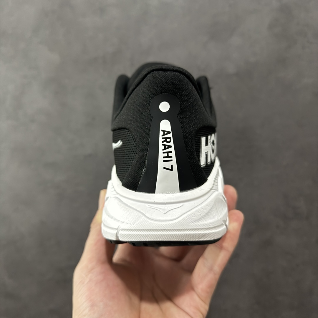 图片[4]-【纯原版】HOKA ONE ONE M ARAHI 7 低帮专业越野跑步鞋 相较于前几代Mafate包裹感更好 跟Speedgoat(快速羚羊)系列比起来更加舒适 鞋底防滑性能在下坡的石板台阶和原始路面都有很好的表现 HOKA血统属性厚底设计 在快速下坡时起到缓震保护作用 减少重力给予脚踝、膝部、髋关节等处带来的冲击力 货号： 1147890/BWHT 尺码： 36-45 编码：AMB250260-选品中心