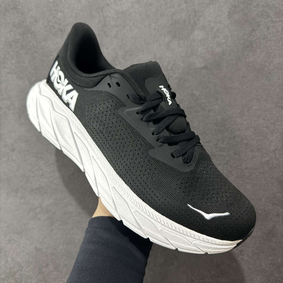 图片[3]-【纯原版】HOKA ONE ONE M ARAHI 7 低帮专业越野跑步鞋 相较于前几代Mafate包裹感更好 跟Speedgoat(快速羚羊)系列比起来更加舒适 鞋底防滑性能在下坡的石板台阶和原始路面都有很好的表现 HOKA血统属性厚底设计 在快速下坡时起到缓震保护作用 减少重力给予脚踝、膝部、髋关节等处带来的冲击力 货号： 1147890/BWHT 尺码： 36-45 编码：AMB250260-选品中心