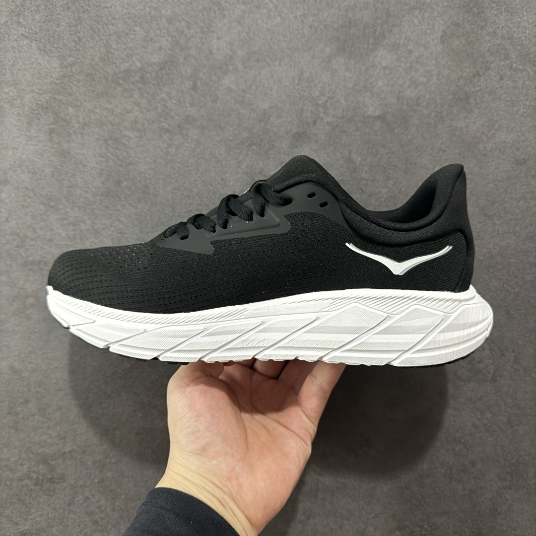 图片[2]-【纯原版】HOKA ONE ONE M ARAHI 7 低帮专业越野跑步鞋 相较于前几代Mafate包裹感更好 跟Speedgoat(快速羚羊)系列比起来更加舒适 鞋底防滑性能在下坡的石板台阶和原始路面都有很好的表现 HOKA血统属性厚底设计 在快速下坡时起到缓震保护作用 减少重力给予脚踝、膝部、髋关节等处带来的冲击力 货号： 1147890/BWHT 尺码： 36-45 编码：AMB250260-选品中心