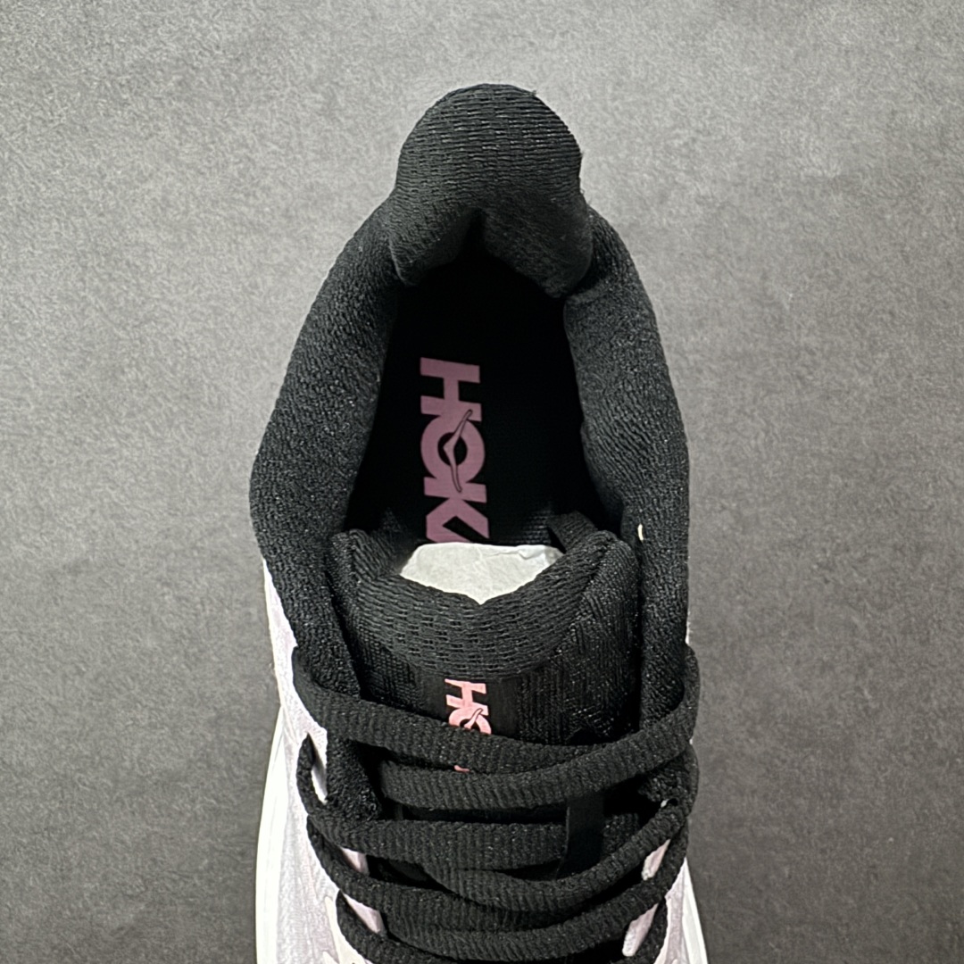 图片[7]-【纯原版】HOKA ONE ONE Clifton 克里夫顿10代专业性能减震公路跑步鞋 轻盈透气的针织网面和纱线的使用让鞋面更挺拔 增强鞋面的强度和支撑性能 搭配柔软的鞋舌 让双脚在舒适包裹中跑的更加畅快 全新泡棉中底 柔软的同时增强回弹性能 为不同跑者提供更平稳流畅的脚感 带来全面的缓冲保护 根据人体工程学设计的延长拉襟 后跟处弹软的海绵填充舒适固定 避免掉跟和摩擦 相比上一代光滑的内衬 Clifton 的内衬增强了摩擦力 避免双脚在鞋内滑动 尺码：36 36.5 37.5 38 38.5 39 40 40.5 41 42 42.5 43 44 44.5 45-选品中心