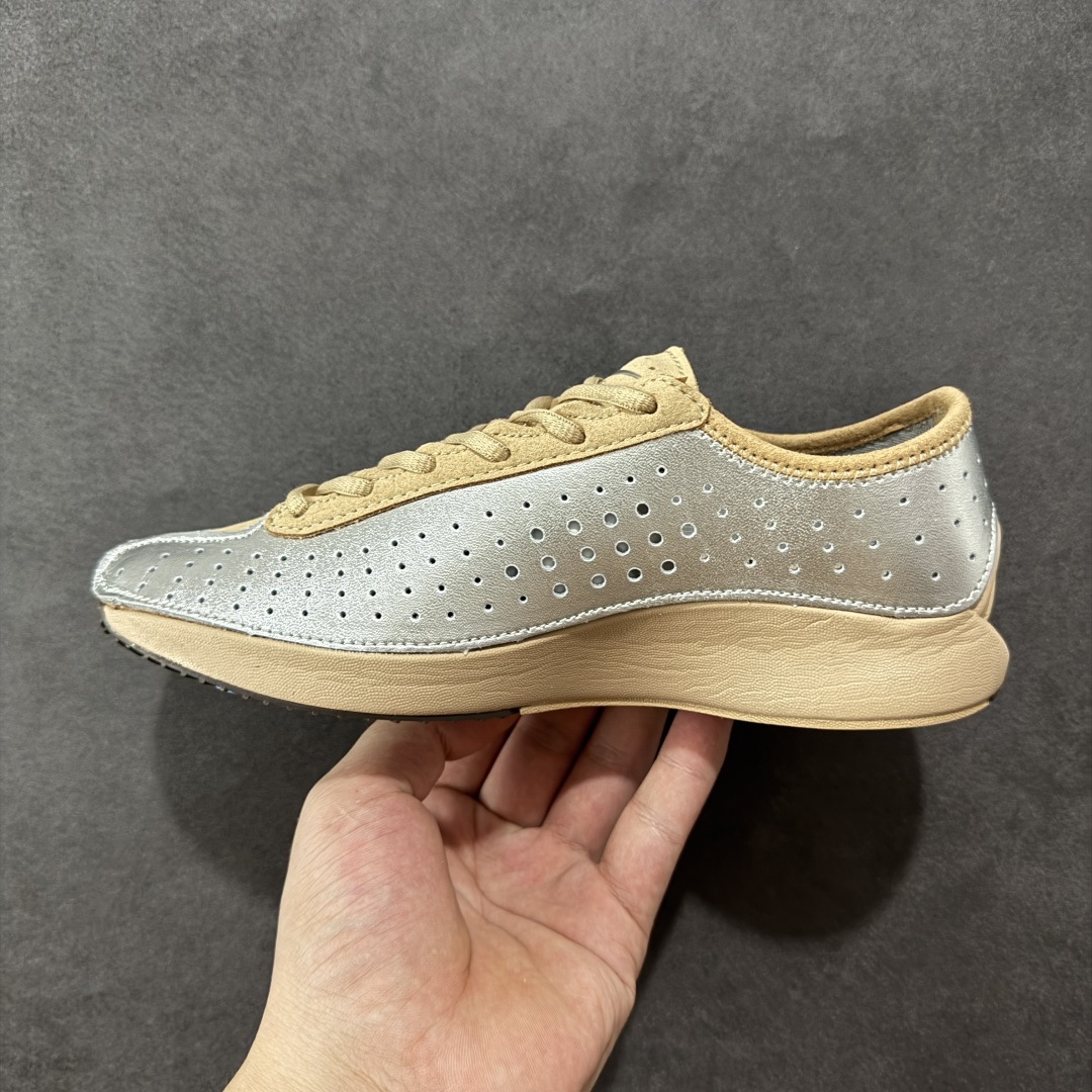 图片[2]-【公司H版】Nike Air Superfly 舒适百搭防滑耐磨 低帮跑步鞋 女款 黑银色 IB5824-200 市场首发版本出货 原版开发 黑银配色超酷，未来感拉满 鞋很轻盈，鞋型偏窄 可以选择大一码，显的脚长一些 可盐可甜 颜值在线 春夏百搭款 尺码：35.5 36 36.5 37 38 38.5 39 40-选品中心