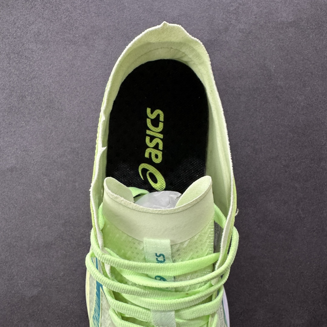 图片[7]-【K8版】Asics Magic Speed 1.0 舒适透气 低帮跑步鞋 这款Magic Speed跑鞋使用了亚瑟士的多项跑鞋科技，中底为2020年才出现在大众视野的FF Blast，这款中底为EVA和OBC混合发泡而来，相比之前的Flytefoam中底，这款材料在缓震和回弹性能上的表现更好，更加软弹。在中底前掌位置内嵌了不对称的碳板结构，这个碳板不是为了推进的目的，而是让前掌不要形变，维持前掌弧度，保证GuideSole科技在跑步过程中发挥作用。 尺码：40 40.5 41.5 42 42.5 43.5 44 45 编码：YBB210220-选品中心