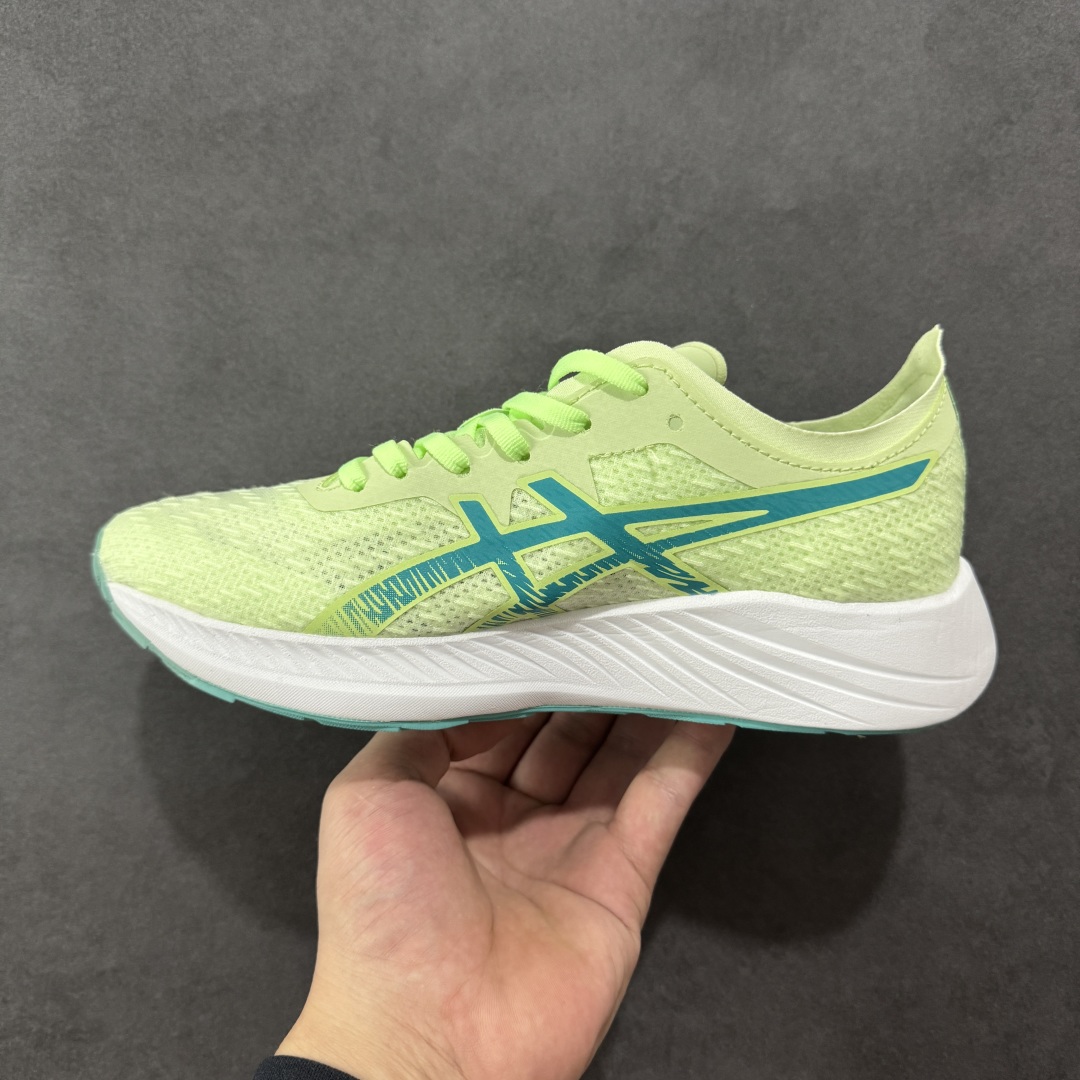 图片[2]-【K8版】Asics Magic Speed 1.0 舒适透气 低帮跑步鞋 这款Magic Speed跑鞋使用了亚瑟士的多项跑鞋科技，中底为2020年才出现在大众视野的FF Blast，这款中底为EVA和OBC混合发泡而来，相比之前的Flytefoam中底，这款材料在缓震和回弹性能上的表现更好，更加软弹。在中底前掌位置内嵌了不对称的碳板结构，这个碳板不是为了推进的目的，而是让前掌不要形变，维持前掌弧度，保证GuideSole科技在跑步过程中发挥作用。 尺码：40 40.5 41.5 42 42.5 43.5 44 45 编码：YBB210220-选品中心