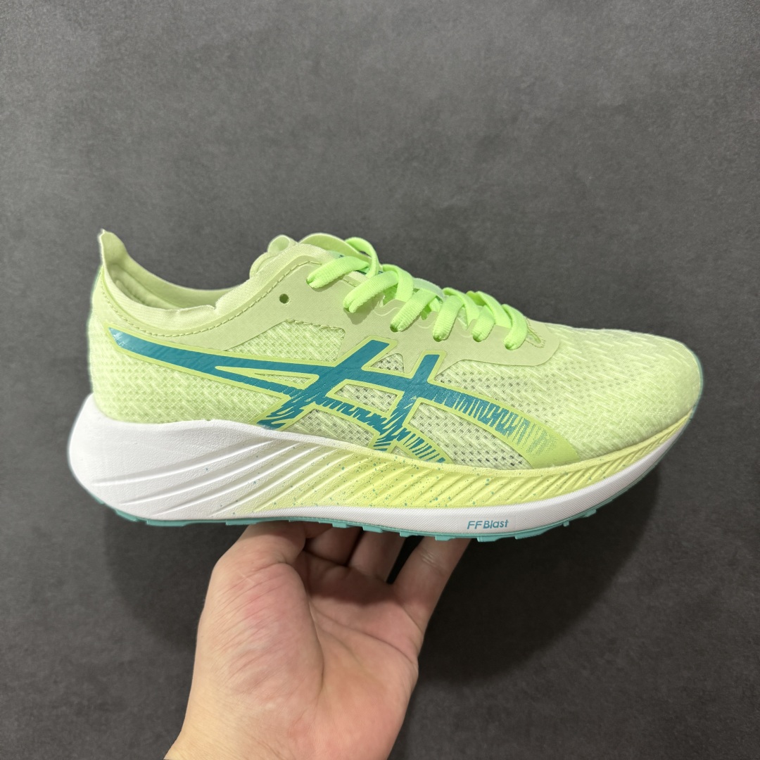 【K8版】Asics Magic Speed 1.0 舒适透气 低帮跑步鞋 这款Magic Speed跑鞋使用了亚瑟士的多项跑鞋科技,中底为2020年才出现在大众视野的FF Blast,这款中底为EVA和OBC混合发泡而来,相比之前的Flytefoam中底,这款材料在缓震和回弹性能上的表现更好,更加软弹。在中底前掌位置内嵌了不对称的碳板结构,这个碳板不是为了推进的目的,而是让前掌不要形变,维持前掌弧度,保证GuideSole科技在跑步过程中发挥作用。 尺码:40 40.5 41.5 42 42.5 43.5 44 45 编码:YBB210220-选品中心