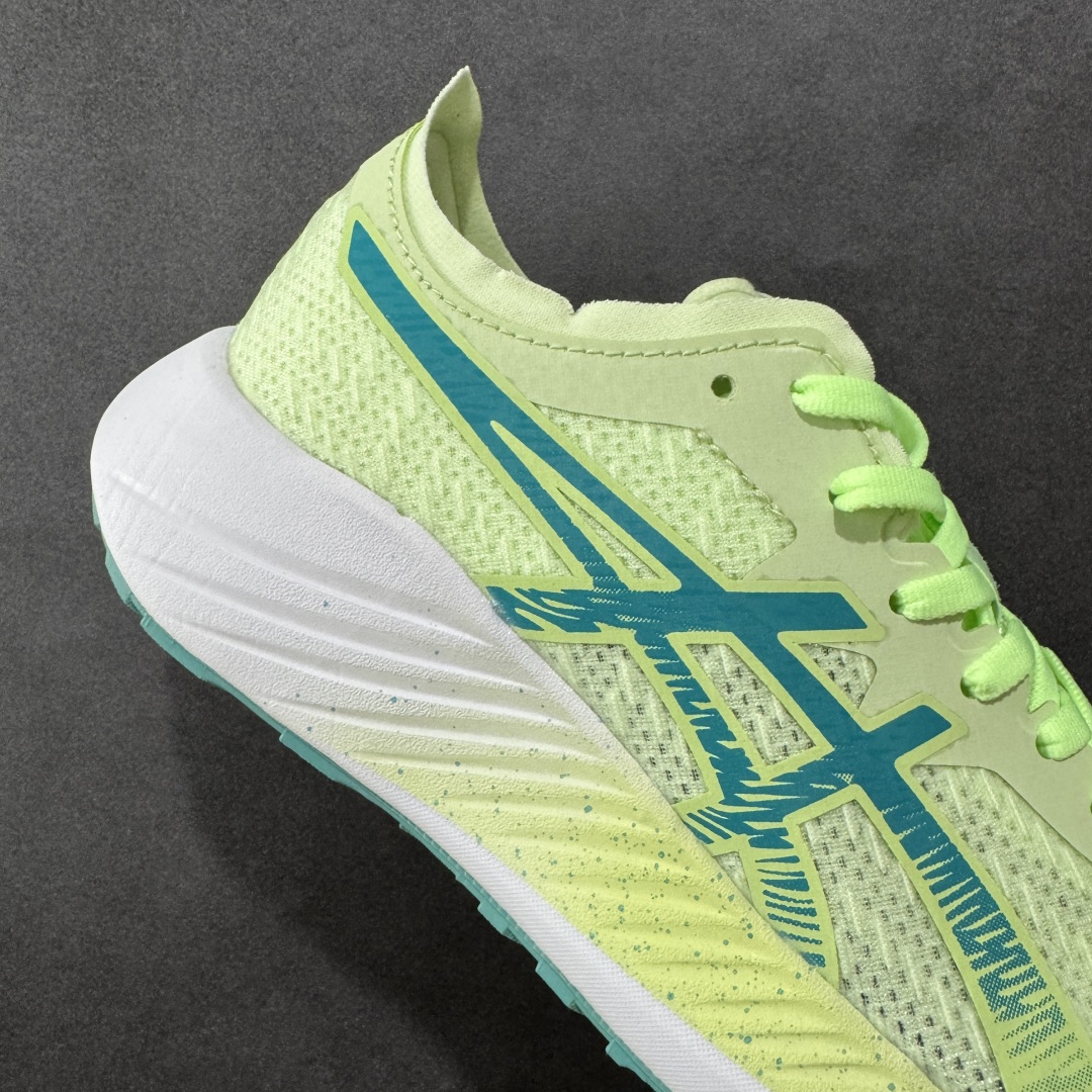 图片[6]-【K8版】Asics Magic Speed 1.0 舒适透气 低帮跑步鞋 这款Magic Speed跑鞋使用了亚瑟士的多项跑鞋科技，中底为2020年才出现在大众视野的FF Blast，这款中底为EVA和OBC混合发泡而来，相比之前的Flytefoam中底，这款材料在缓震和回弹性能上的表现更好，更加软弹。在中底前掌位置内嵌了不对称的碳板结构，这个碳板不是为了推进的目的，而是让前掌不要形变，维持前掌弧度，保证GuideSole科技在跑步过程中发挥作用。 尺码：40 40.5 41.5 42 42.5 43.5 44 45 编码：YBB210220-选品中心