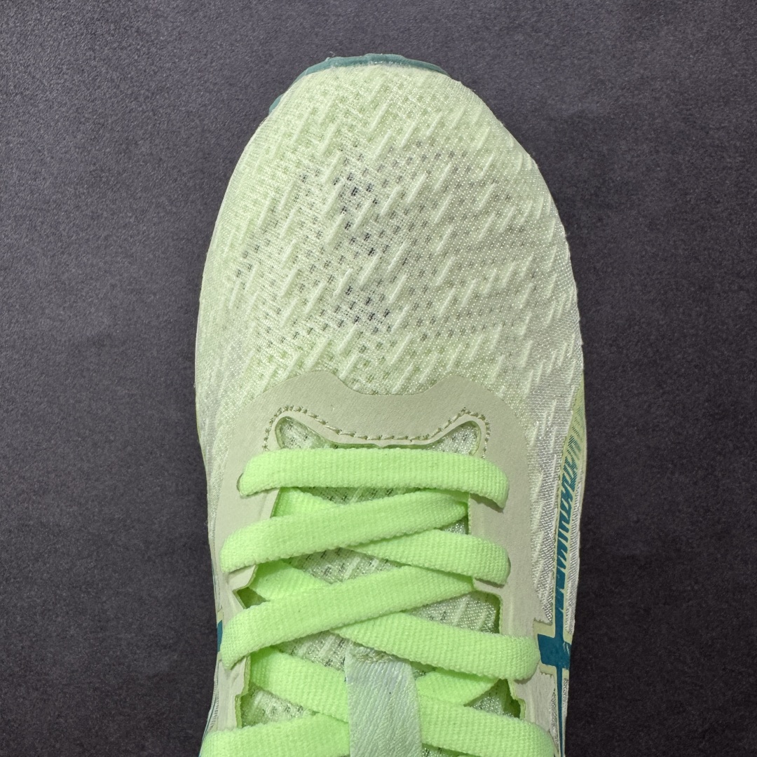 图片[8]-【K8版】Asics Magic Speed 1.0 舒适透气 低帮跑步鞋 这款Magic Speed跑鞋使用了亚瑟士的多项跑鞋科技，中底为2020年才出现在大众视野的FF Blast，这款中底为EVA和OBC混合发泡而来，相比之前的Flytefoam中底，这款材料在缓震和回弹性能上的表现更好，更加软弹。在中底前掌位置内嵌了不对称的碳板结构，这个碳板不是为了推进的目的，而是让前掌不要形变，维持前掌弧度，保证GuideSole科技在跑步过程中发挥作用。 尺码：40 40.5 41.5 42 42.5 43.5 44 45 编码：YBB210220-选品中心