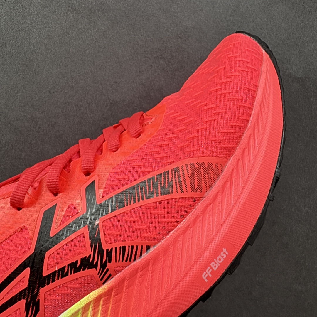 图片[5]-【K8版】Asics Magic Speed 1.0 舒适透气 低帮跑步鞋 这款Magic Speed跑鞋使用了亚瑟士的多项跑鞋科技，中底为2020年才出现在大众视野的FF Blast，这款中底为EVA和OBC混合发泡而来，相比之前的Flytefoam中底，这款材料在缓震和回弹性能上的表现更好，更加软弹。在中底前掌位置内嵌了不对称的碳板结构，这个碳板不是为了推进的目的，而是让前掌不要形变，维持前掌弧度，保证GuideSole科技在跑步过程中发挥作用。 尺码：40 40.5 41.5 42 42.5 43.5 44 45 编码：YBB210220-选品中心