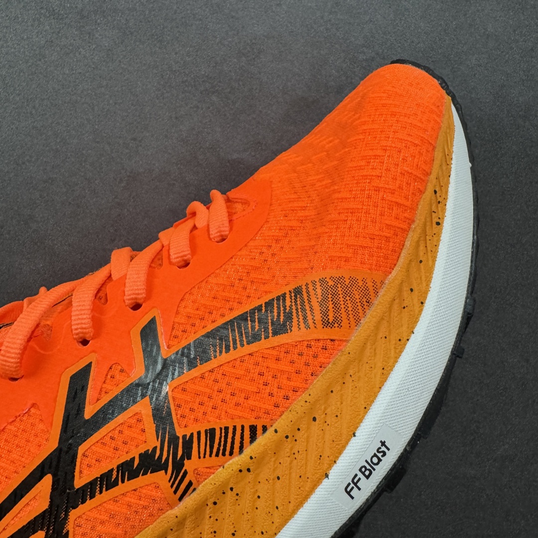 图片[5]-【K8版】Asics Magic Speed 1.0 舒适透气 低帮跑步鞋 这款Magic Speed跑鞋使用了亚瑟士的多项跑鞋科技，中底为2020年才出现在大众视野的FF Blast，这款中底为EVA和OBC混合发泡而来，相比之前的Flytefoam中底，这款材料在缓震和回弹性能上的表现更好，更加软弹。在中底前掌位置内嵌了不对称的碳板结构，这个碳板不是为了推进的目的，而是让前掌不要形变，维持前掌弧度，保证GuideSole科技在跑步过程中发挥作用。 尺码：40 40.5 41.5 42 42.5 43.5 44 45 编码：YBB210220-选品中心