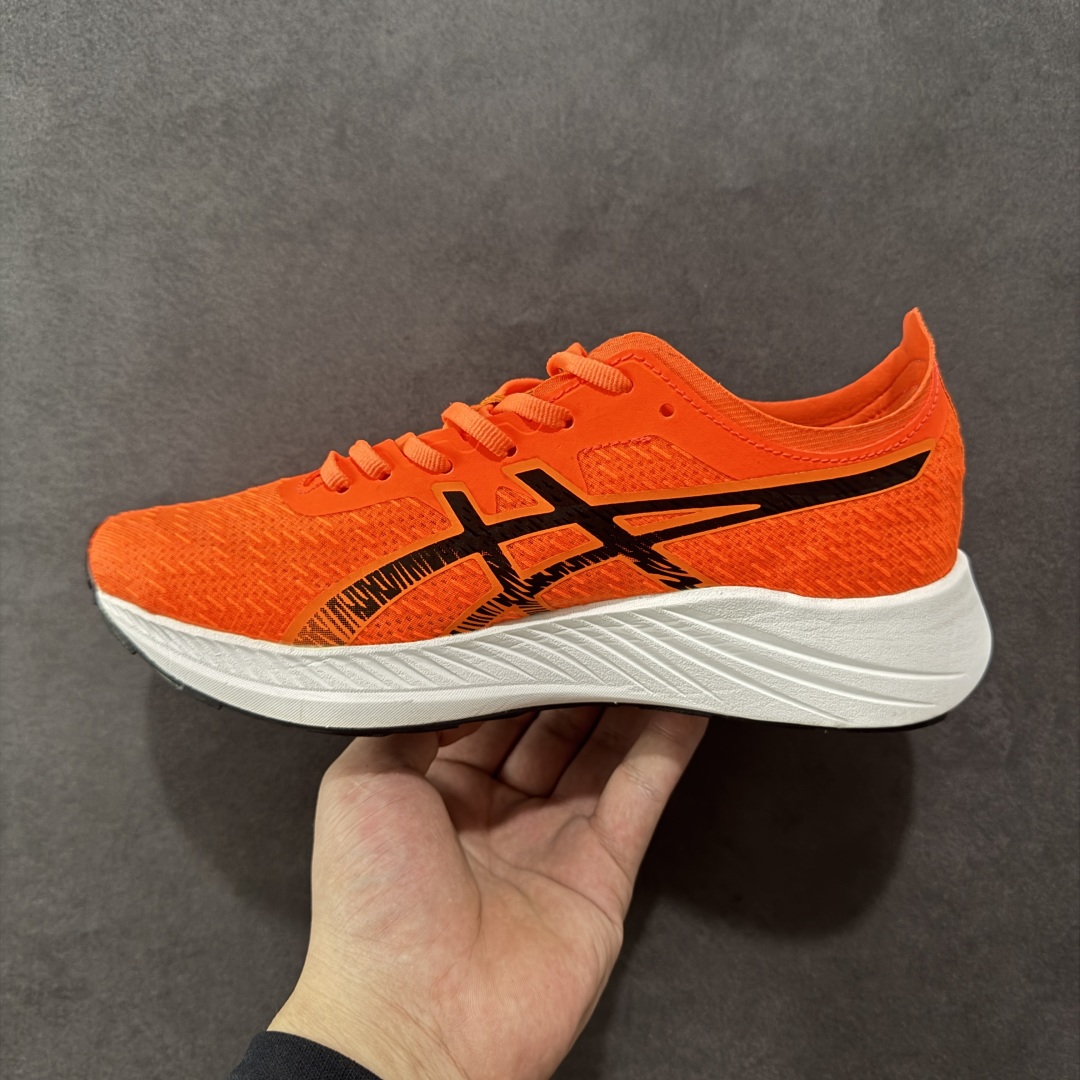 图片[2]-【K8版】Asics Magic Speed 1.0 舒适透气 低帮跑步鞋 这款Magic Speed跑鞋使用了亚瑟士的多项跑鞋科技，中底为2020年才出现在大众视野的FF Blast，这款中底为EVA和OBC混合发泡而来，相比之前的Flytefoam中底，这款材料在缓震和回弹性能上的表现更好，更加软弹。在中底前掌位置内嵌了不对称的碳板结构，这个碳板不是为了推进的目的，而是让前掌不要形变，维持前掌弧度，保证GuideSole科技在跑步过程中发挥作用。 尺码：40 40.5 41.5 42 42.5 43.5 44 45 编码：YBB210220-选品中心