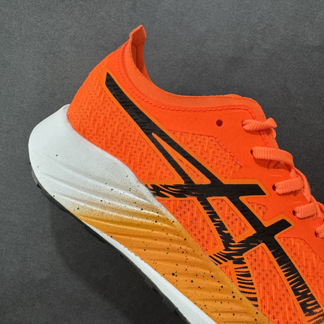 图片[6]-【K8版】Asics Magic Speed 1.0 舒适透气 低帮跑步鞋 这款Magic Speed跑鞋使用了亚瑟士的多项跑鞋科技，中底为2020年才出现在大众视野的FF Blast，这款中底为EVA和OBC混合发泡而来，相比之前的Flytefoam中底，这款材料在缓震和回弹性能上的表现更好，更加软弹。在中底前掌位置内嵌了不对称的碳板结构，这个碳板不是为了推进的目的，而是让前掌不要形变，维持前掌弧度，保证GuideSole科技在跑步过程中发挥作用。 尺码：40 40.5 41.5 42 42.5 43.5 44 45 编码：YBB210220-选品中心