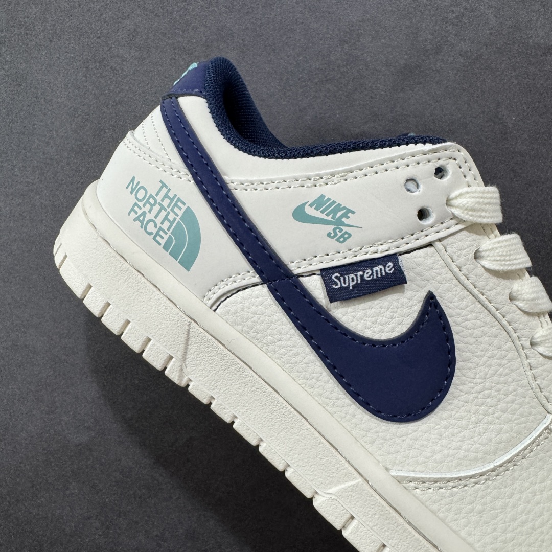 图片[6]-【定制版】Nike SB Dunk Low x The North Face 白蓝双小勾 纯原大厂出品 极力推荐👏 原装头层材料 独家版型蒸餾加工 帶來的是更好的视觉和脚感体验 大厂纯原品质出货 清洁度 电绣工艺 皮料切割干净无任何毛边 细节完美 货号：XD1588 224 尺码：36 36.5 37.5 38 38.5 39 40 40.5 41 42 42.5 43 44 44.5 45-选品中心
