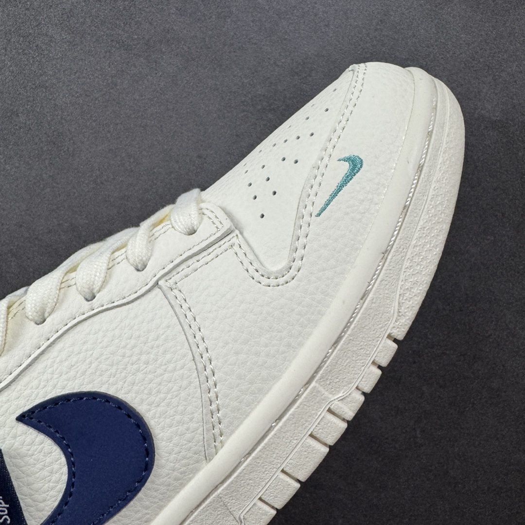 图片[5]-【定制版】Nike SB Dunk Low x The North Face 白蓝双小勾 纯原大厂出品 极力推荐👏 原装头层材料 独家版型蒸餾加工 帶來的是更好的视觉和脚感体验 大厂纯原品质出货 清洁度 电绣工艺 皮料切割干净无任何毛边 细节完美 货号：XD1588 224 尺码：36 36.5 37.5 38 38.5 39 40 40.5 41 42 42.5 43 44 44.5 45-选品中心