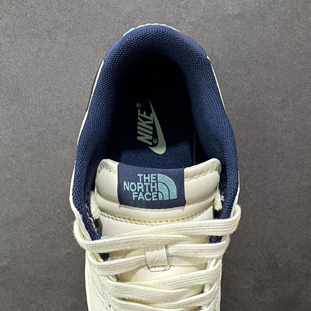 图片[7]-【定制版】Nike SB Dunk Low x The North Face 白蓝双小勾 纯原大厂出品 极力推荐👏 原装头层材料 独家版型蒸餾加工 帶來的是更好的视觉和脚感体验 大厂纯原品质出货 清洁度 电绣工艺 皮料切割干净无任何毛边 细节完美 货号：XD1588 224 尺码：36 36.5 37.5 38 38.5 39 40 40.5 41 42 42.5 43 44 44.5 45-选品中心