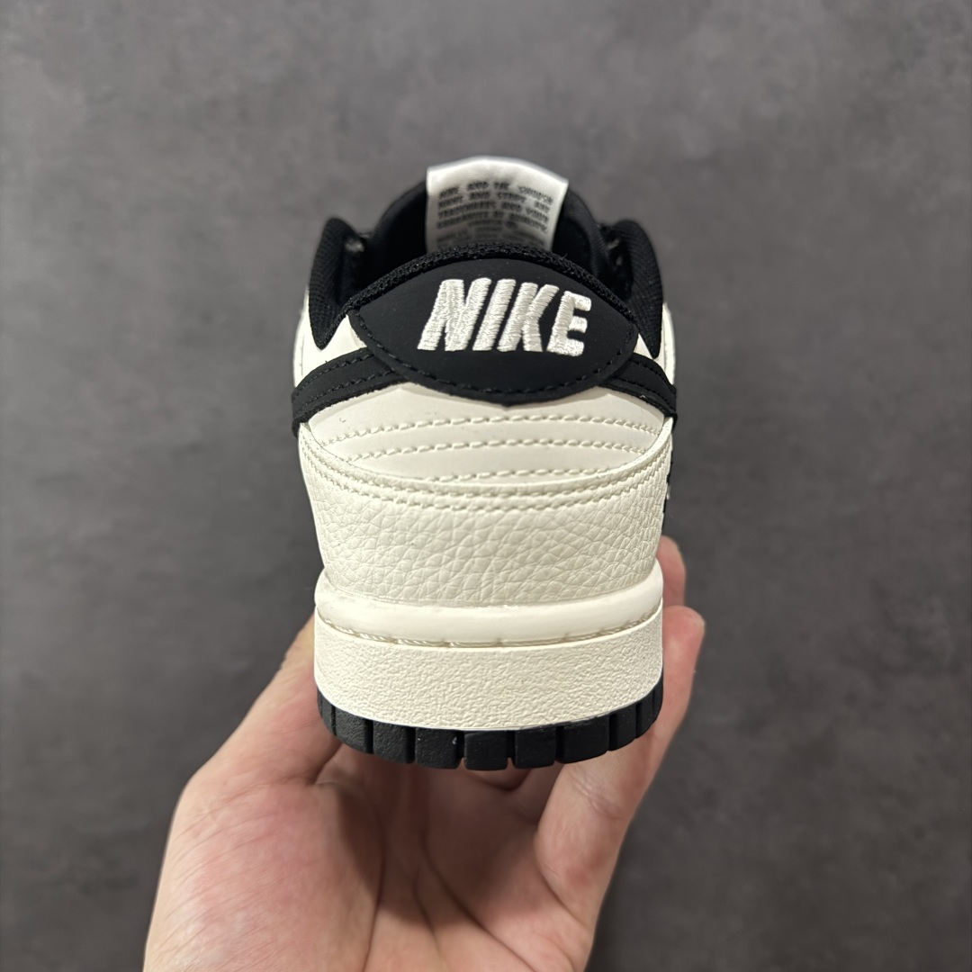 图片[4]-【定制版】Nike SB Dunk Low 斯图西联名 闪电米黑 高端定制 低帮休闲板鞋 QW5836-018  #定制鞋盒 大厂纯原品质出货 超高清洁度 皮料切割干净无任何毛边 细节完美   尺码：36 36.5 37.5 38 38.5 39 40 40.5 41 42 42.5 43 44 44.5 45-选品中心