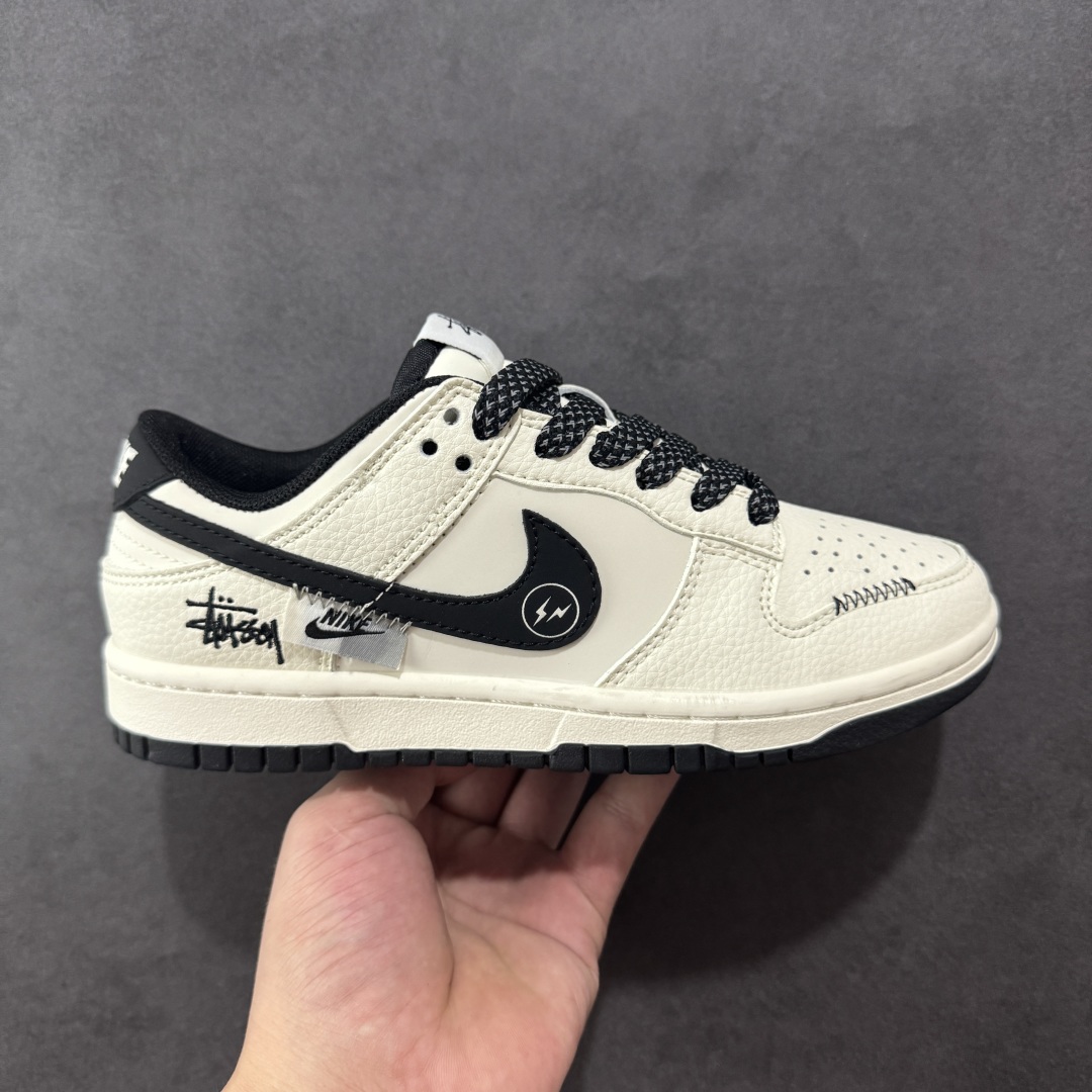 【定制版】Nike SB Dunk Low 斯图西联名 闪电米黑 高端定制 低帮休闲板鞋 QW5836-018  #定制鞋盒 大厂纯原品质出货 超高清洁度 皮料切割干净无任何毛边 细节完美   尺码:36 36.5 37.5 38 38.5 39 40 40.5 41 42 42.5 43 44 44.5 45-选品中心