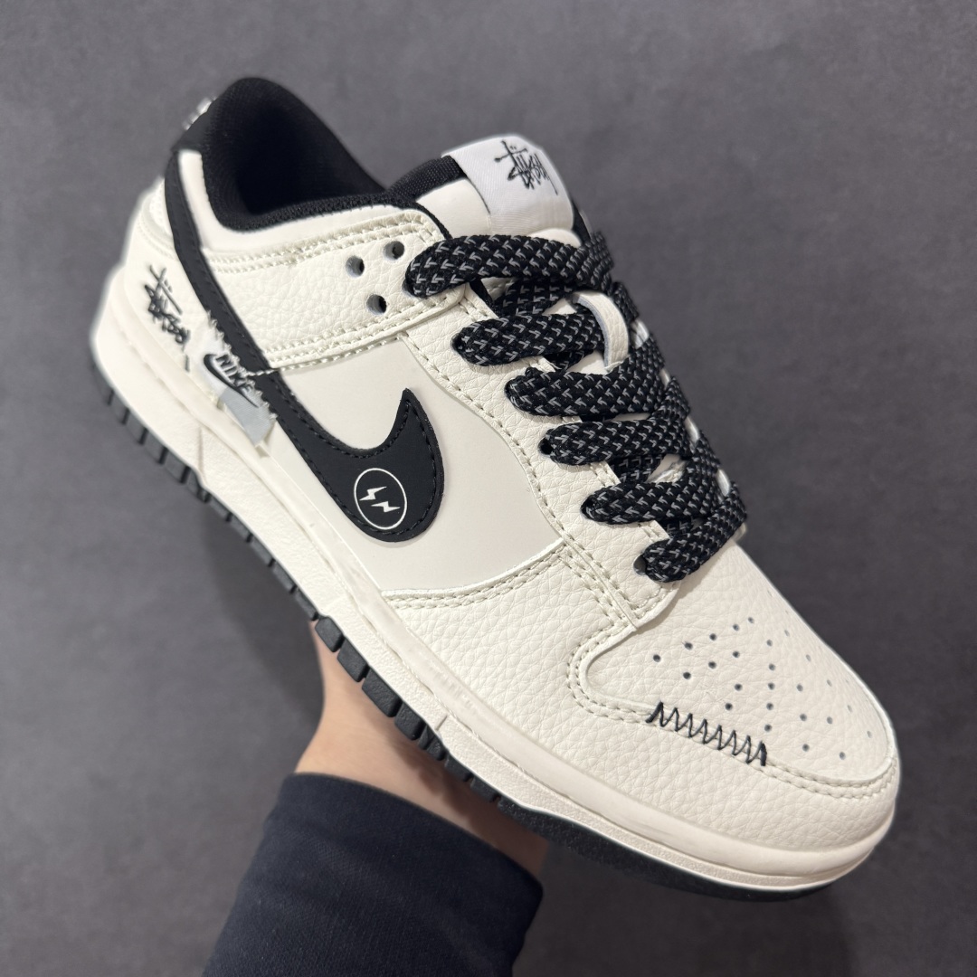 图片[3]-【定制版】Nike SB Dunk Low 斯图西联名 闪电米黑 高端定制 低帮休闲板鞋 QW5836-018  #定制鞋盒 大厂纯原品质出货 超高清洁度 皮料切割干净无任何毛边 细节完美   尺码：36 36.5 37.5 38 38.5 39 40 40.5 41 42 42.5 43 44 44.5 45-选品中心