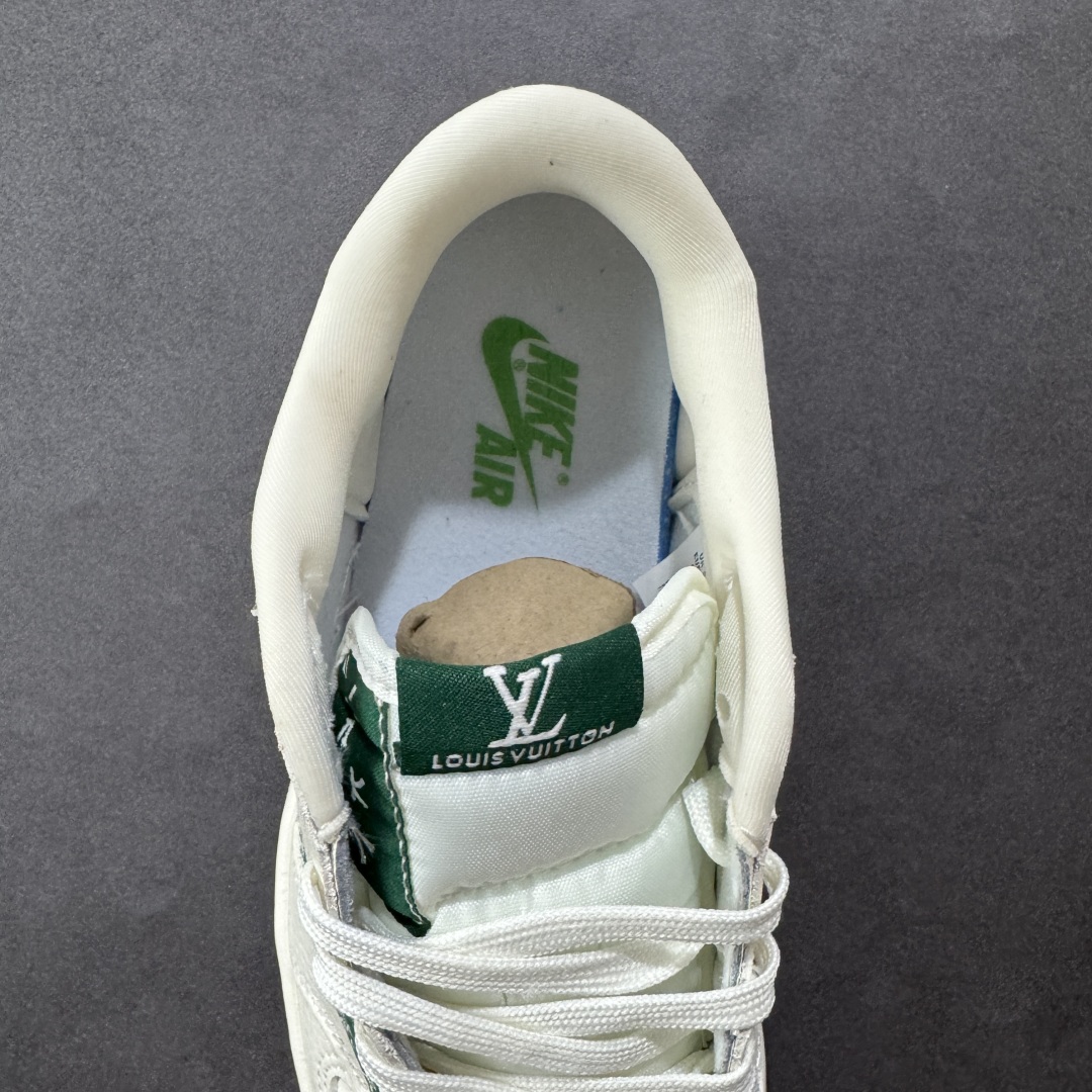 图片[7]-【定制版】Travis Scott x Nike Air Jordan 1 Low x Louis Vuitton Air Jordan 1 Low 反转白绿满印倒钩 纯原版本 全鞋采用原装头层皮，用料扎实 精雕细琢 鞋型极致还原 飞翼3D打印改良 深度立体 四线中底拉帮皮料选材 钢印 背胶一应俱全 全新批次 原装原模大底全鞋原厂定制皮料，手感细腻正确折边工艺 完美细节诠释 货号：XS2025 064 尺码：36 36.5 37.5 38 38.5 39 40 40.5 41 42 42.5 43 44 44.5 45-选品中心
