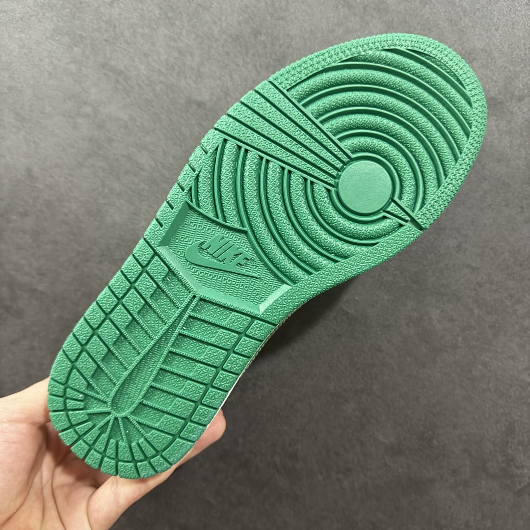 图片[9]-【定制版】Travis Scott x Nike Air Jordan 1 Low x Louis Vuitton Air Jordan 1 Low 反转白绿满印倒钩 纯原版本 全鞋采用原装头层皮，用料扎实 精雕细琢 鞋型极致还原 飞翼3D打印改良 深度立体 四线中底拉帮皮料选材 钢印 背胶一应俱全 全新批次 原装原模大底全鞋原厂定制皮料，手感细腻正确折边工艺 完美细节诠释 货号：XS2025 064 尺码：36 36.5 37.5 38 38.5 39 40 40.5 41 42 42.5 43 44 44.5 45-选品中心