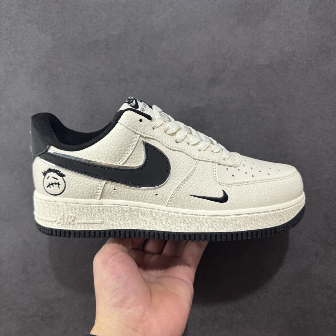 【定制版】Nike Air Force 1\'07 Low 米黑鬼脸 空军一号低帮休闲板鞋 DF0188-072  #原楦头原纸板 原装鞋盒 原厂鞋底 超高清洁度 细节完美  尺码:36 36.5 37.5 38 38.5 39 40 40.5 41 42 42.5 43 44 44.5 45-选品中心