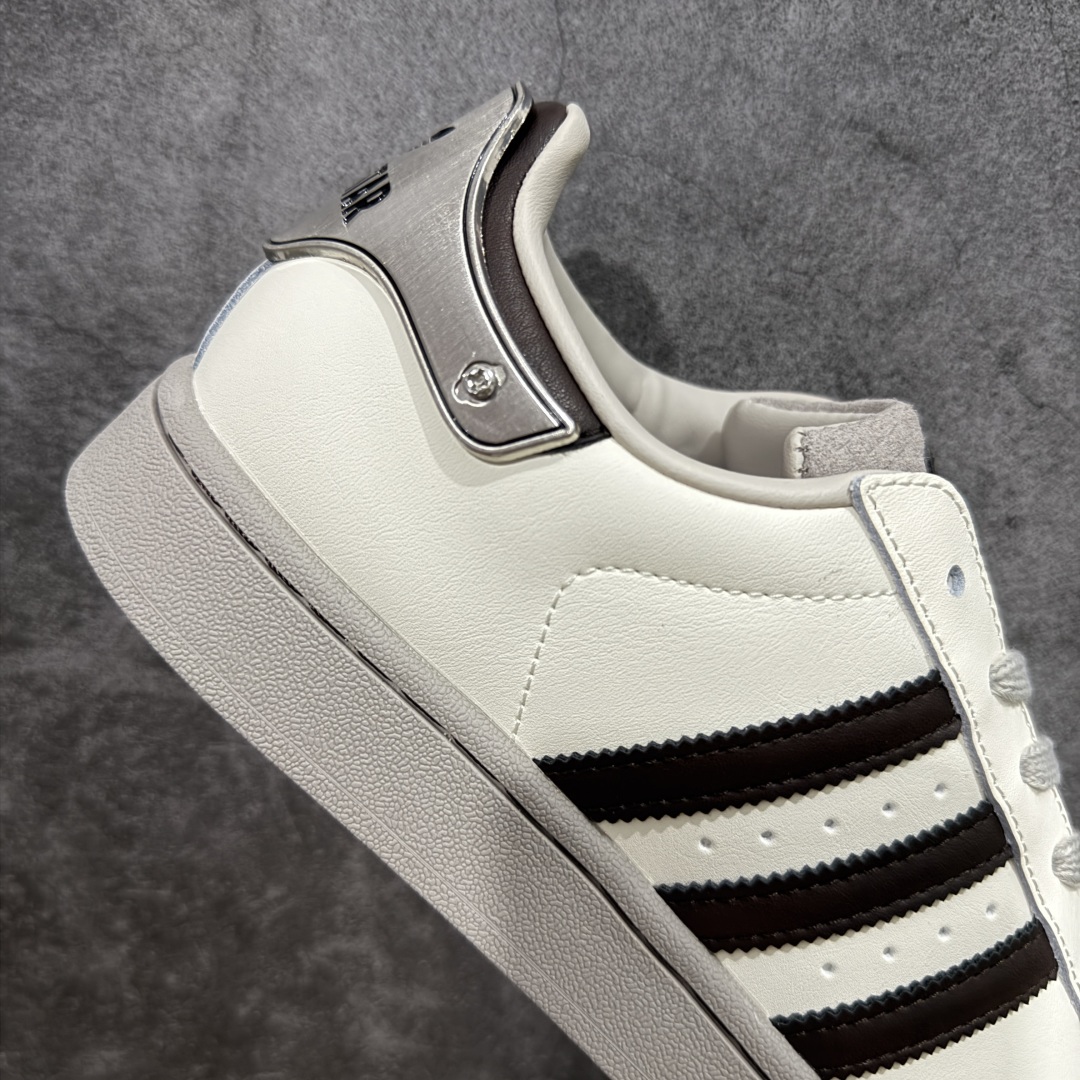 图片[7]-【公司级】AD Originals Superstar 经典贝壳头休闲板鞋 纯白 B27136 纯原鞋楦 立体LOGO 国内最高工艺 原装超软一体蓝底 头层抗裂牛皮 原厂数据密度鞋带 鞋舌3D高频版 货号：JQ6250 尺码：35 36 36.5 37 38 38.5 39 40 40.5 41 42 42.5 43 44 44.5 45-选品中心