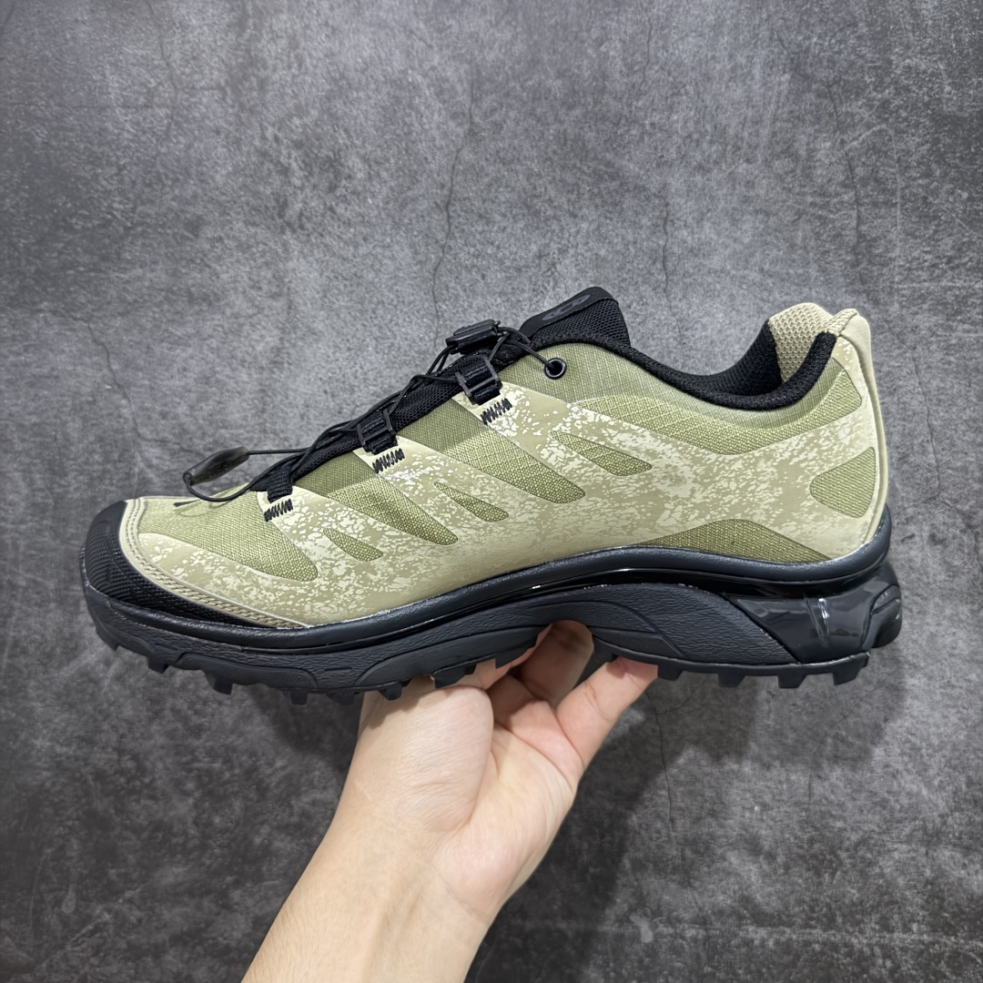 图片[2]-【巅峰版】Salomon 萨洛蒙 XT-4 OG 复古机能跑鞋 黑绿 经典户外产品 将初代XT 系列越野鞋面与重装徒步QUSET 4D中底融合呈现全新产品 鞋面拥有“SENSIFIT QUICKLACE ”双重组合 搭载 代表性的 4D ADVENCED CHASSIS 鞋底底盘 具备稳定 抓地 防护的综合特性 尺码：36 36.5 37.5 38 38.5 39 40 40.5 41 42 42.5 43 44 44.5 45-选品中心