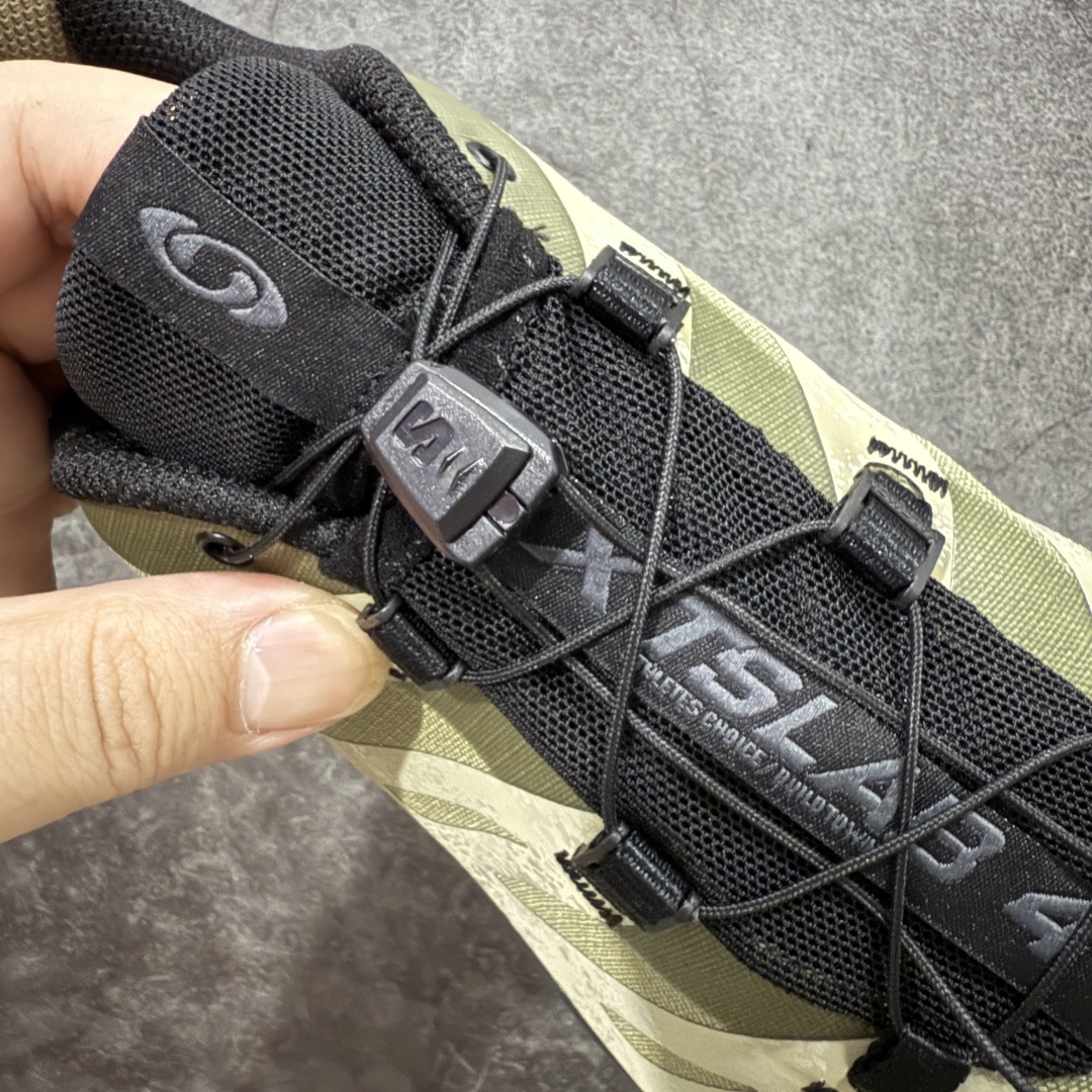 图片[6]-【巅峰版】Salomon 萨洛蒙 XT-4 OG 复古机能跑鞋 黑绿 经典户外产品 将初代XT 系列越野鞋面与重装徒步QUSET 4D中底融合呈现全新产品 鞋面拥有“SENSIFIT QUICKLACE ”双重组合 搭载 代表性的 4D ADVENCED CHASSIS 鞋底底盘 具备稳定 抓地 防护的综合特性 尺码：36 36.5 37.5 38 38.5 39 40 40.5 41 42 42.5 43 44 44.5 45-选品中心