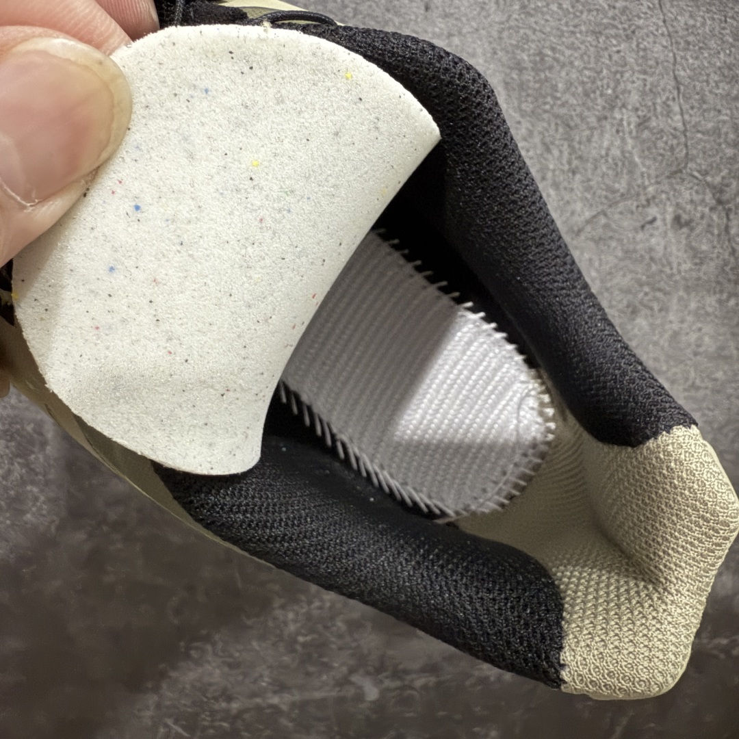 图片[9]-【巅峰版】Salomon 萨洛蒙 XT-4 OG 复古机能跑鞋 黑绿 经典户外产品 将初代XT 系列越野鞋面与重装徒步QUSET 4D中底融合呈现全新产品 鞋面拥有“SENSIFIT QUICKLACE ”双重组合 搭载 代表性的 4D ADVENCED CHASSIS 鞋底底盘 具备稳定 抓地 防护的综合特性 尺码：36 36.5 37.5 38 38.5 39 40 40.5 41 42 42.5 43 44 44.5 45-选品中心