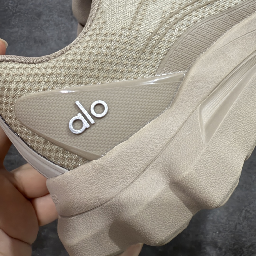 图片[3]-【LW版本】Alo Runner 明星同款 四季常青款增高低帮休闲生活鞋 卡其色  #1：1复刻 细节一步到位 采用增高4CM防滑耐磨鞋底 随意搭配的都好看的鞋子  尺码：36 37 38 39 40 41 42 43 44 45-选品中心