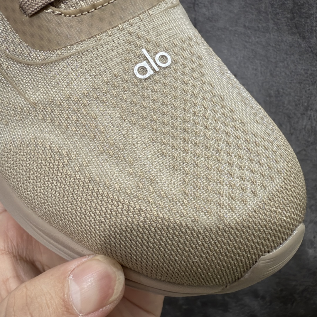 图片[4]-【LW版本】Alo Runner 明星同款 四季常青款增高低帮休闲生活鞋 卡其色  #1：1复刻 细节一步到位 采用增高4CM防滑耐磨鞋底 随意搭配的都好看的鞋子  尺码：36 37 38 39 40 41 42 43 44 45-选品中心