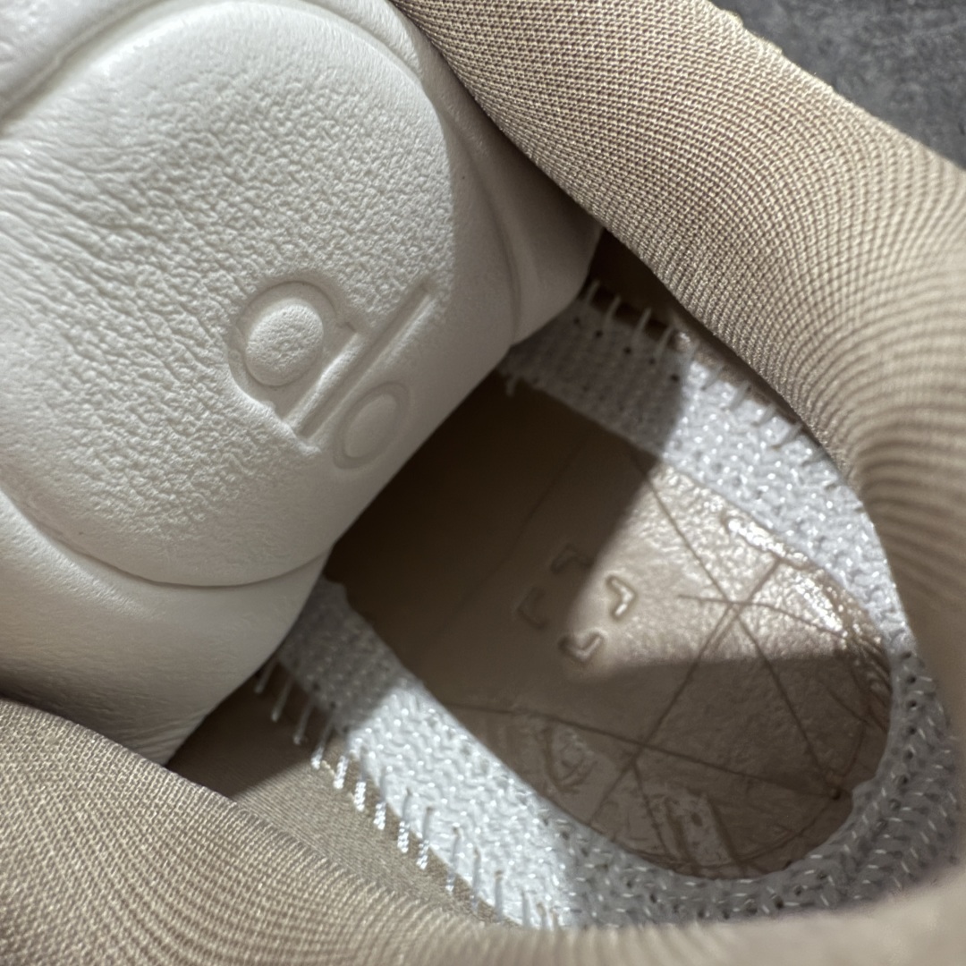 图片[8]-【LW版本】Alo Runner 明星同款 四季常青款增高低帮休闲生活鞋 卡其色  #1：1复刻 细节一步到位 采用增高4CM防滑耐磨鞋底 随意搭配的都好看的鞋子  尺码：36 37 38 39 40 41 42 43 44 45-选品中心