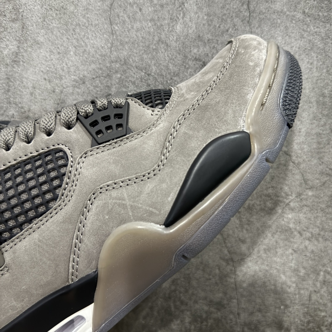 图片[6]-【OG纯原】Air Jordan AJ4 Ship “Cave Stone”摩卡棕色 FV5029-200 圈内最强四代 耗时半年巨作 全套原纸板楦头开发 原厂特供皮料加持 确保原汁原味 完美呈现四代版型 一比一鞋头弧度高度鞋身弧度 数据细节工艺流程均保持原鞋一致 原厂TPU网格鞋带扣 正确内里网布 菱角分明不变形无多余毛边 柔软性质感一致于原鞋 市场唯一原厂鞋扣模具 背面可见隐藏注塑口 原厂织唛标 原厂飞人电绣工艺 尾指中部跳三针 独家绑鞋带手法 印刷中底布 四线拉帮 米色美纹纸贴合固定 进口港宝加持 后跟自然饱满 全鞋荧光划线卡点 追求极致完美 每一双都是工艺品 多重QC质检 超越公司货的品控标准 实实在在的免检产品 尺码：40 40.5 41 42 42.5 43 44 44.5 45 46 47.5-选品中心