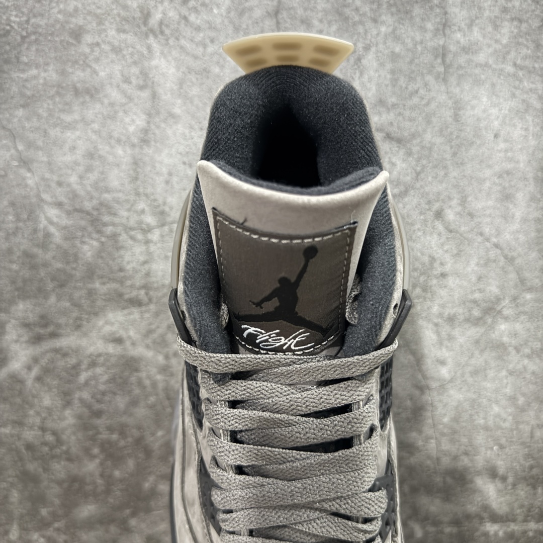 图片[8]-【OG纯原】Air Jordan AJ4 Ship “Cave Stone”摩卡棕色 FV5029-200 圈内最强四代 耗时半年巨作 全套原纸板楦头开发 原厂特供皮料加持 确保原汁原味 完美呈现四代版型 一比一鞋头弧度高度鞋身弧度 数据细节工艺流程均保持原鞋一致 原厂TPU网格鞋带扣 正确内里网布 菱角分明不变形无多余毛边 柔软性质感一致于原鞋 市场唯一原厂鞋扣模具 背面可见隐藏注塑口 原厂织唛标 原厂飞人电绣工艺 尾指中部跳三针 独家绑鞋带手法 印刷中底布 四线拉帮 米色美纹纸贴合固定 进口港宝加持 后跟自然饱满 全鞋荧光划线卡点 追求极致完美 每一双都是工艺品 多重QC质检 超越公司货的品控标准 实实在在的免检产品 尺码：40 40.5 41 42 42.5 43 44 44.5 45 46 47.5-选品中心