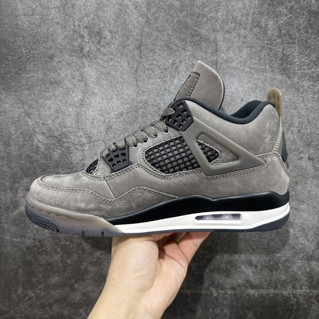 图片[2]-【OG纯原】Air Jordan AJ4 Ship “Cave Stone”摩卡棕色 FV5029-200 圈内最强四代 耗时半年巨作 全套原纸板楦头开发 原厂特供皮料加持 确保原汁原味 完美呈现四代版型 一比一鞋头弧度高度鞋身弧度 数据细节工艺流程均保持原鞋一致 原厂TPU网格鞋带扣 正确内里网布 菱角分明不变形无多余毛边 柔软性质感一致于原鞋 市场唯一原厂鞋扣模具 背面可见隐藏注塑口 原厂织唛标 原厂飞人电绣工艺 尾指中部跳三针 独家绑鞋带手法 印刷中底布 四线拉帮 米色美纹纸贴合固定 进口港宝加持 后跟自然饱满 全鞋荧光划线卡点 追求极致完美 每一双都是工艺品 多重QC质检 超越公司货的品控标准 实实在在的免检产品 尺码：40 40.5 41 42 42.5 43 44 44.5 45 46 47.5-选品中心