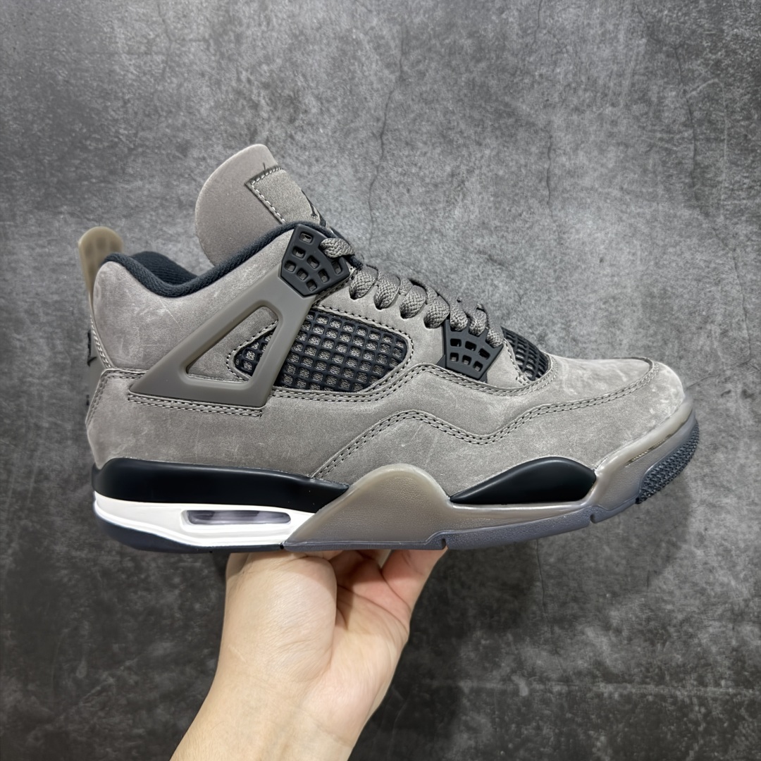 【OG纯原】Air Jordan AJ4 Ship “Cave Stone”摩卡棕色 FV5029-200 圈内最强四代 耗时半年巨作 全套原纸板楦头开发 原厂特供皮料加持 确保原汁原味 完美呈现四代版型 一比一鞋头弧度高度鞋身弧度 数据细节工艺流程均保持原鞋一致 原厂TPU网格鞋带扣 正确内里网布 菱角分明不变形无多余毛边 柔软性质感一致于原鞋 市场唯一原厂鞋扣模具 背面可见隐藏注塑口 原厂织唛标 原厂飞人电绣工艺 尾指中部跳三针 独家绑鞋带手法 印刷中底布 四线拉帮 米色美纹纸贴合固定 进口港宝加持 后跟自然饱满 全鞋荧光划线卡点 追求极致完美 每一双都是工艺品 多重QC质检 超越公司货的品控标准 实实在在的免检产品 尺码:40 40.5 41 42 42.5 43 44 44.5 45 46 47.5-选品中心