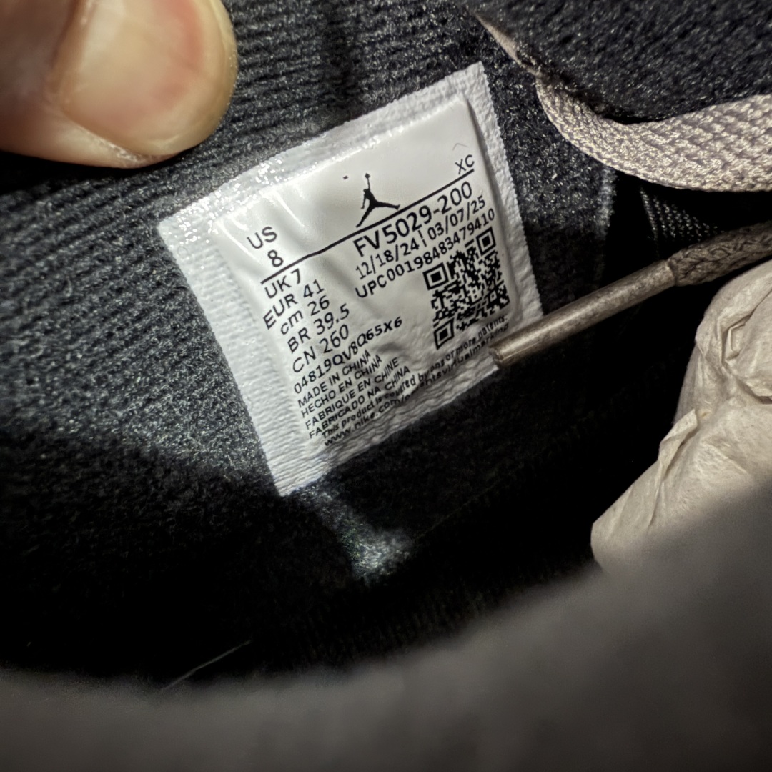 图片[8]-【OG纯原】Air Jordan AJ4 Ship “Cave Stone”摩卡棕色 FV5029-200 圈内最强四代 耗时半年巨作 全套原纸板楦头开发 原厂特供皮料加持 确保原汁原味 完美呈现四代版型 一比一鞋头弧度高度鞋身弧度 数据细节工艺流程均保持原鞋一致 原厂TPU网格鞋带扣 正确内里网布 菱角分明不变形无多余毛边 柔软性质感一致于原鞋 市场唯一原厂鞋扣模具 背面可见隐藏注塑口 原厂织唛标 原厂飞人电绣工艺 尾指中部跳三针 独家绑鞋带手法 印刷中底布 四线拉帮 米色美纹纸贴合固定 进口港宝加持 后跟自然饱满 全鞋荧光划线卡点 追求极致完美 每一双都是工艺品 多重QC质检 超越公司货的品控标准 实实在在的免检产品 尺码：40 40.5 41 42 42.5 43 44 44.5 45 46 47.5-选品中心
