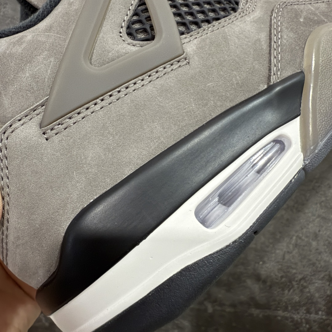 图片[3]-【OG纯原】Air Jordan AJ4 Ship “Cave Stone”摩卡棕色 FV5029-200 圈内最强四代 耗时半年巨作 全套原纸板楦头开发 原厂特供皮料加持 确保原汁原味 完美呈现四代版型 一比一鞋头弧度高度鞋身弧度 数据细节工艺流程均保持原鞋一致 原厂TPU网格鞋带扣 正确内里网布 菱角分明不变形无多余毛边 柔软性质感一致于原鞋 市场唯一原厂鞋扣模具 背面可见隐藏注塑口 原厂织唛标 原厂飞人电绣工艺 尾指中部跳三针 独家绑鞋带手法 印刷中底布 四线拉帮 米色美纹纸贴合固定 进口港宝加持 后跟自然饱满 全鞋荧光划线卡点 追求极致完美 每一双都是工艺品 多重QC质检 超越公司货的品控标准 实实在在的免检产品 尺码：40 40.5 41 42 42.5 43 44 44.5 45 46 47.5-选品中心