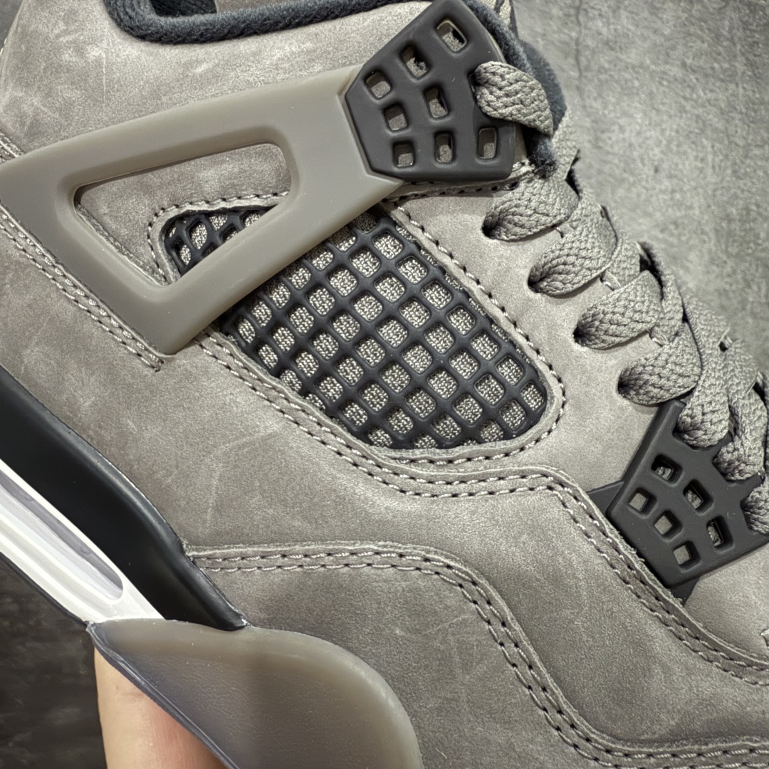 图片[4]-【OG纯原】Air Jordan AJ4 Ship “Cave Stone”摩卡棕色 FV5029-200 圈内最强四代 耗时半年巨作 全套原纸板楦头开发 原厂特供皮料加持 确保原汁原味 完美呈现四代版型 一比一鞋头弧度高度鞋身弧度 数据细节工艺流程均保持原鞋一致 原厂TPU网格鞋带扣 正确内里网布 菱角分明不变形无多余毛边 柔软性质感一致于原鞋 市场唯一原厂鞋扣模具 背面可见隐藏注塑口 原厂织唛标 原厂飞人电绣工艺 尾指中部跳三针 独家绑鞋带手法 印刷中底布 四线拉帮 米色美纹纸贴合固定 进口港宝加持 后跟自然饱满 全鞋荧光划线卡点 追求极致完美 每一双都是工艺品 多重QC质检 超越公司货的品控标准 实实在在的免检产品 尺码：40 40.5 41 42 42.5 43 44 44.5 45 46 47.5-选品中心
