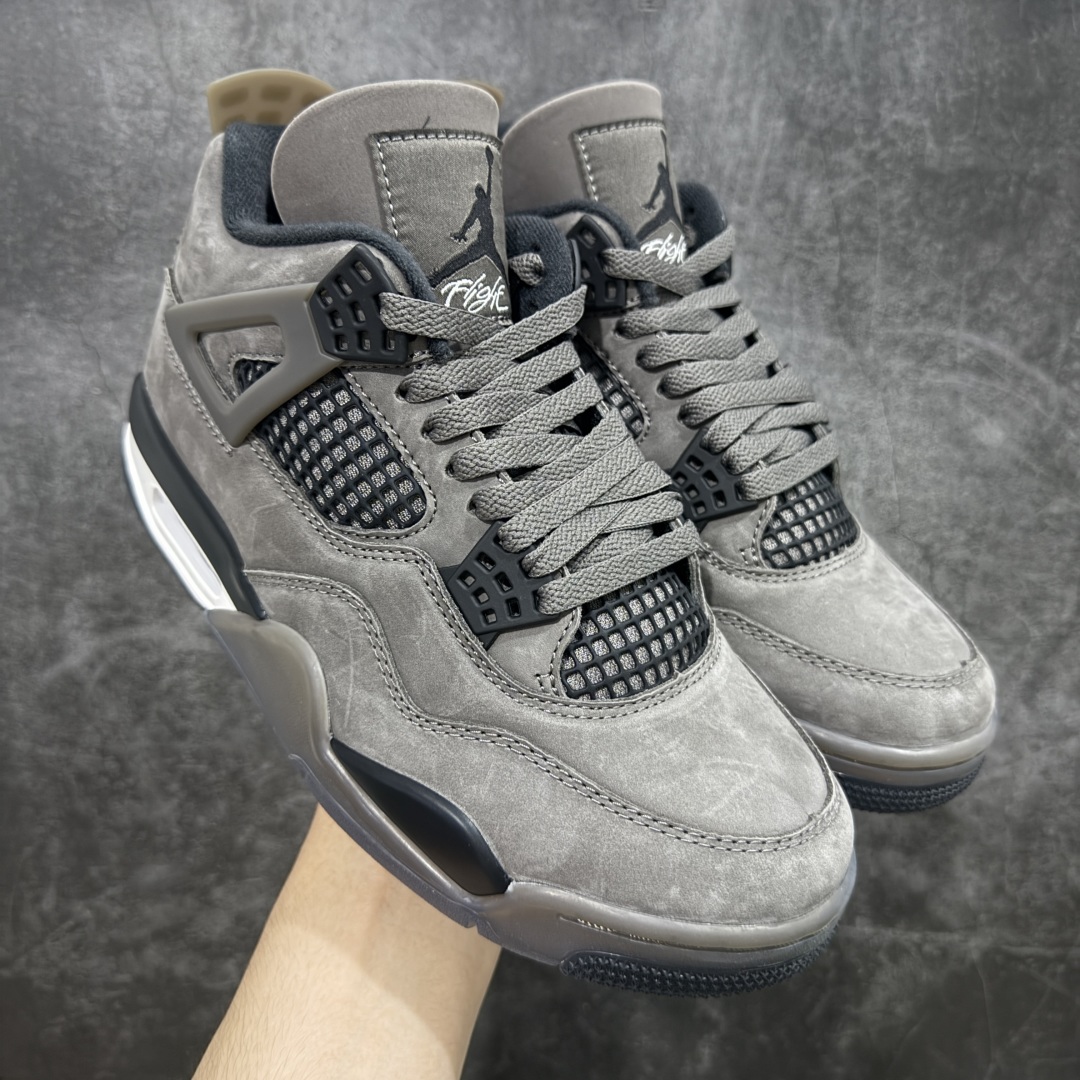 【OG纯原】Air Jordan AJ4 Ship “Cave Stone”摩卡棕色 FV5029-200 圈内最强四代 耗时半年巨作 全套原纸板楦头开发 原厂特供皮料加持 确保原汁原味 完美呈现四代版型 一比一鞋头弧度高度鞋身弧度 数据细节工艺流程均保持原鞋一致 原厂TPU网格鞋带扣 正确内里网布 菱角分明不变形无多余毛边 柔软性质感一致于原鞋 市场唯一原厂鞋扣模具 背面可见隐藏注塑口 原厂织唛标 原厂飞人电绣工艺 尾指中部跳三针 独家绑鞋带手法 印刷中底布 四线拉帮 米色美纹纸贴合固定 进口港宝加持 后跟自然饱满 全鞋荧光划线卡点 追求极致完美 每一双都是工艺品 多重QC质检 超越公司货的品控标准 实实在在的免检产品 尺码:40 40.5 41 42 42.5 43 44 44.5 45 46 47.5-选品中心