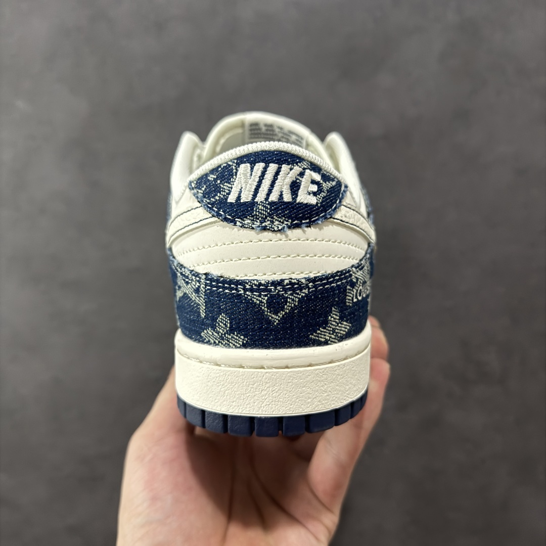 图片[4]-【定制版】Nike SB Dunk Low“ LV联名——蓝白勾” 周年高端定制 低帮休闲板鞋 定制鞋盒 大厂纯原品质出货 超高清洁度 皮料切割干净无任何毛边 细节完美 货号：YX5066-375 尺码：36 36.5 37.5 38 38.5 39 40 40.5 41 42 42.5 43 44 44.5 45 编码：HXSB330340-选品中心