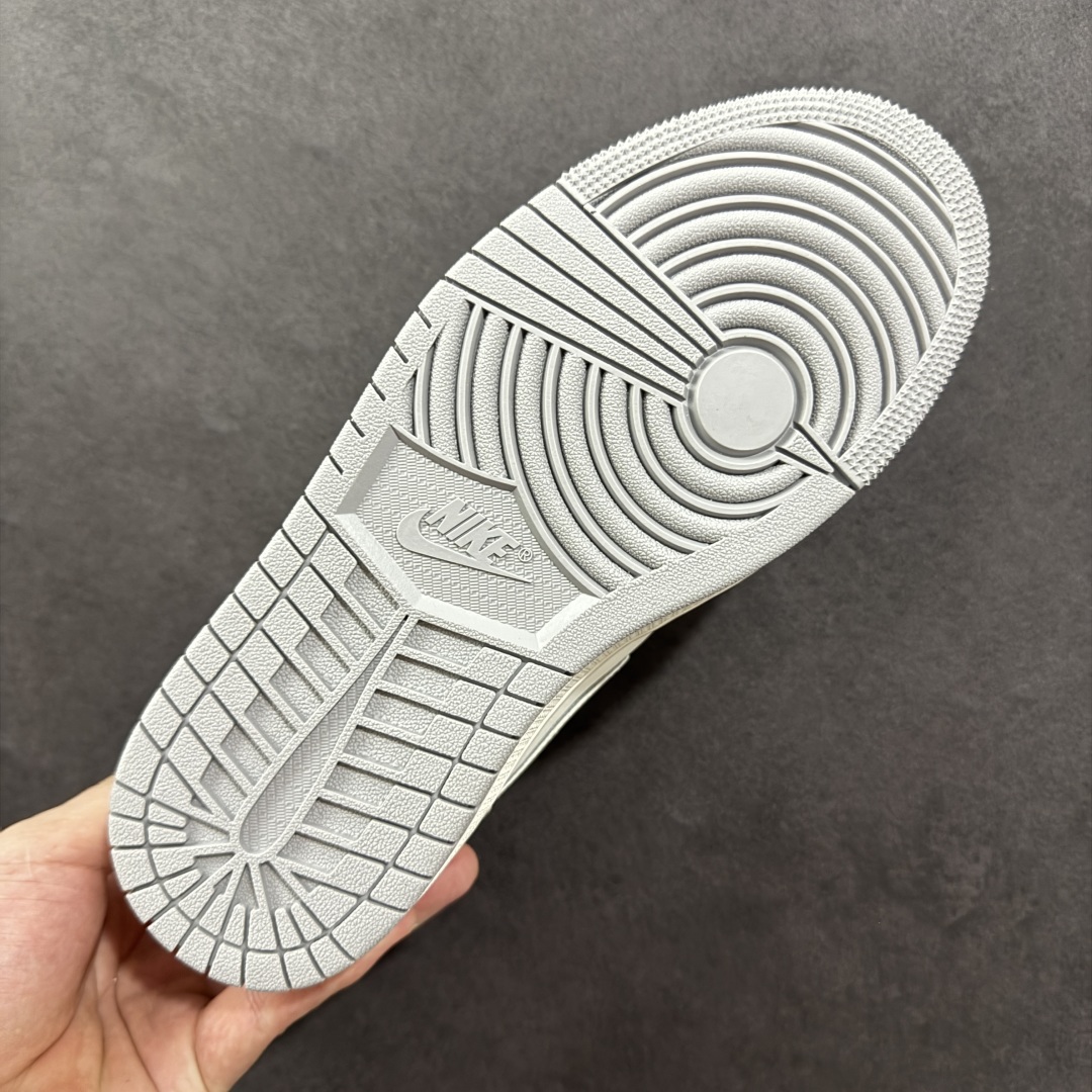 图片[9]-【K版】Air Jordan AJ1 Low 低帮 白灰亮片 IH7323-100 全新流水线出品 市场第二梯队最强版 全部原鞋开发 原楦原纸板开发 全鞋电脑针车 原厂内置全掌气垫 原盒内在原标 唯一Zp原版鞋带绑法 免检产品 全新2022版型 全头层皮料 完美零毛边处理 原厂配置全掌气垫 价格定位良心 新配色陆续出货 尺码：36 36.5 37.5 38 38.5 39 40 40.5 41 42 42.5 43 44 44.5 45 46-选品中心