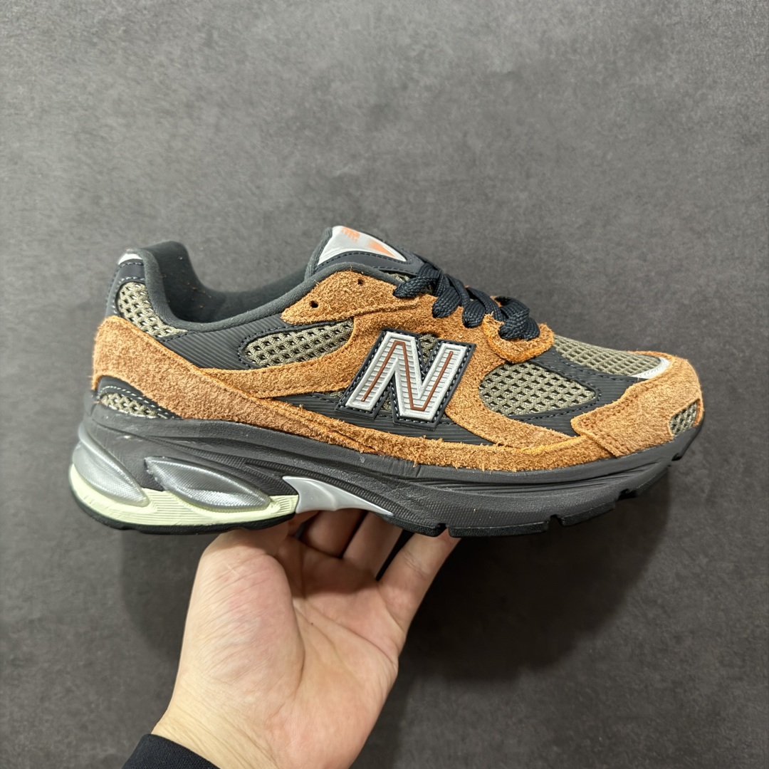 【公司级】New Balance 2010系列 新百伦 复古老爹风网布跑步休闲运动鞋 新百伦经典配色 沿袭了面世之初的经典科技 以ENCAP中底配以升级版 N-ERGY缓震物料 鞋面则采用特色的柔软麂皮搭以NewBalance经典的尼龙网布 低调中还原跑鞋本真 更年轻化的设计理念与材质 让新世代青年得以用全新视角体验经典鞋款的传奇魅力 货号:U2010NB2 尺码:36 37 37.5 38 38.5 39.5 40 40.5 41.5 42 42.5 43 44 45 编码:FSB240250-选品中心