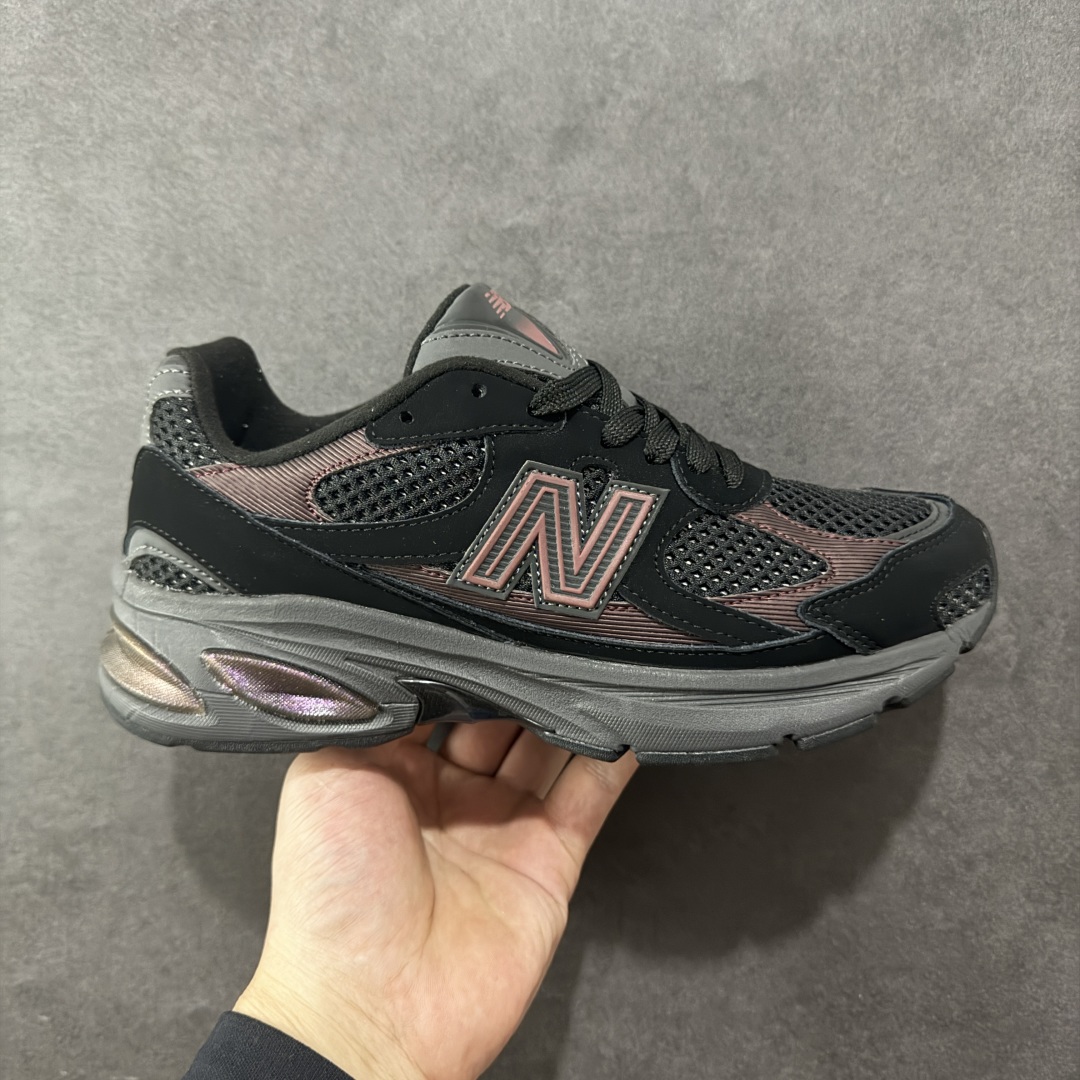 【公司级】New Balance 2010系列 新百伦 复古老爹风网布跑步休闲运动鞋 新百伦经典配色 沿袭了面世之初的经典科技 以ENCAP中底配以升级版 N-ERGY缓震物料 鞋面则采用特色的柔软麂皮搭以NewBalance经典的尼龙网布 低调中还原跑鞋本真 更年轻化的设计理念与材质 让新世代青年得以用全新视角体验经典鞋款的传奇魅力 货号:U2010NB5 尺码:36 37 37.5 38 38.5 39.5 40 40.5 41.5 42 42.5 43 44 45 编码:FSB240250-选品中心