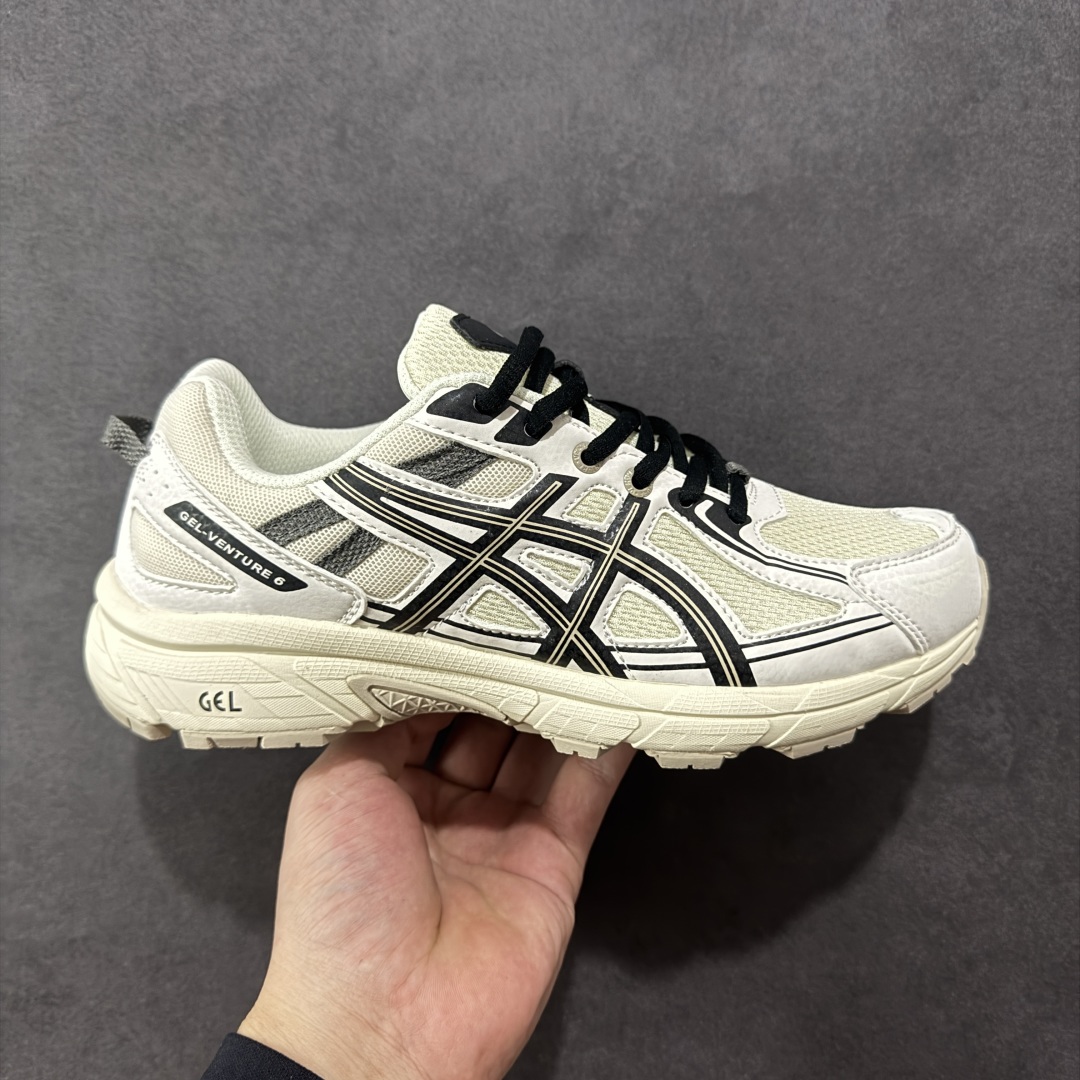 【K8版本】Asics Gel-Venturem 6 亚瑟士舒适透气运动跑鞋 鞋面采用新的单丝纤维工程网布鞋面,提供轻量的穿着感和舒适的透气性。FLYTEFOAM双层复合中底材质,更轻量、更坚韧,脚感更为柔软稳固;TRUSSTIC中足稳定片,为运动时容易扭动的中足部提高刚性,增强脚部的安定性。 尺码:36 37 37.5 38 39 39.5 40 40.5 41.5 42 42.5 43.5 44 45-选品中心