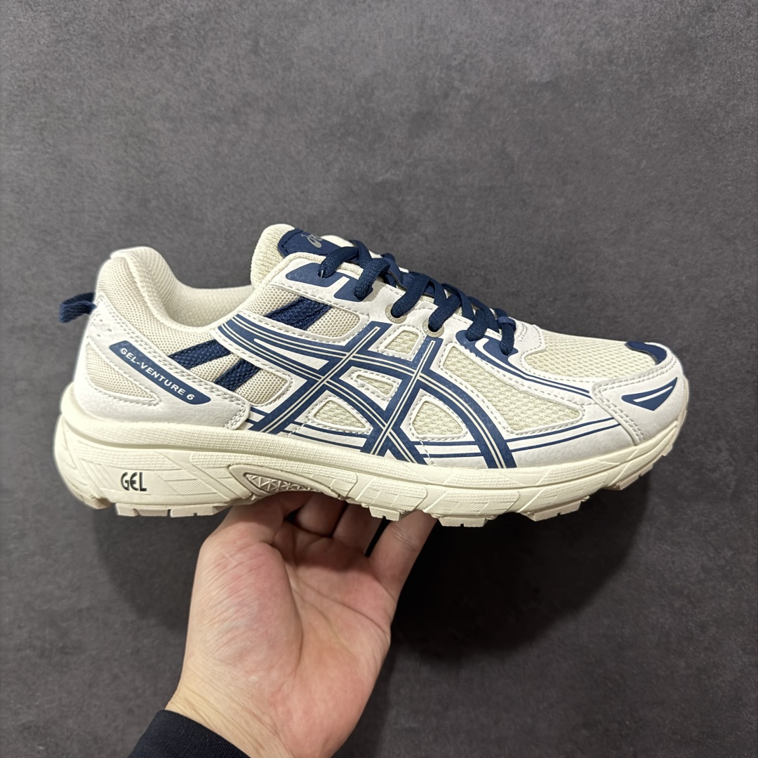 【K8版本】Asics Gel-Venturem 6 亚瑟士舒适透气运动跑鞋 鞋面采用新的单丝纤维工程网布鞋面,提供轻量的穿着感和舒适的透气性。FLYTEFOAM双层复合中底材质,更轻量、更坚韧,脚感更为柔软稳固;TRUSSTIC中足稳定片,为运动时容易扭动的中足部提高刚性,增强脚部的安定性。 尺码:36 37 37.5 38 39 39.5 40 40.5 41.5 42 42.5 43.5 44 45-选品中心