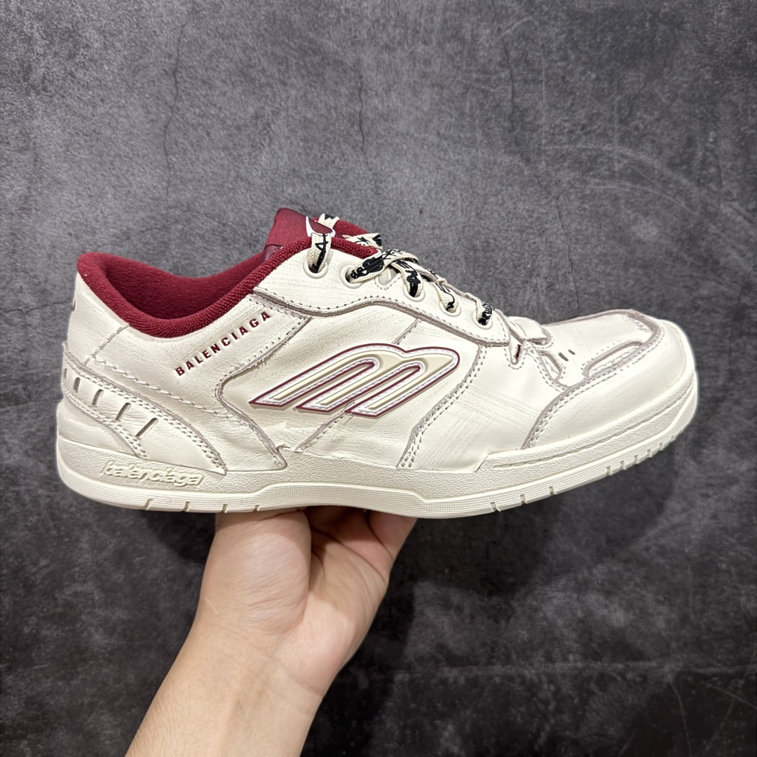 【XA纯原版】Balenciaga Hamptons Worn-Out 巴黎世家十八18代 涤纶(聚酯纤维)牛皮革 圆头系带 低帮 生活休闲鞋板鞋 全套原纸板楦头开发 最原汁原味的灵魂版型 全鞋荧光划线卡点 胶水把控整洁度追求极致完美 每一双都是工艺品 多重QC质检 超越公司货的品控标准 实实在在的免检产品 原盒原配 正确字体电绣 粗细、位置、大小正确 侧边TPU 透气孔匹配意产原版 正确分离大底 TPU软底 原版一致大底LOGO 立体感十足 原厂皮料水洗做旧 采购原厂网纱 偏大一码 尺码:35 36 37 38 39 40 41 42 43 44 45 46-选品中心