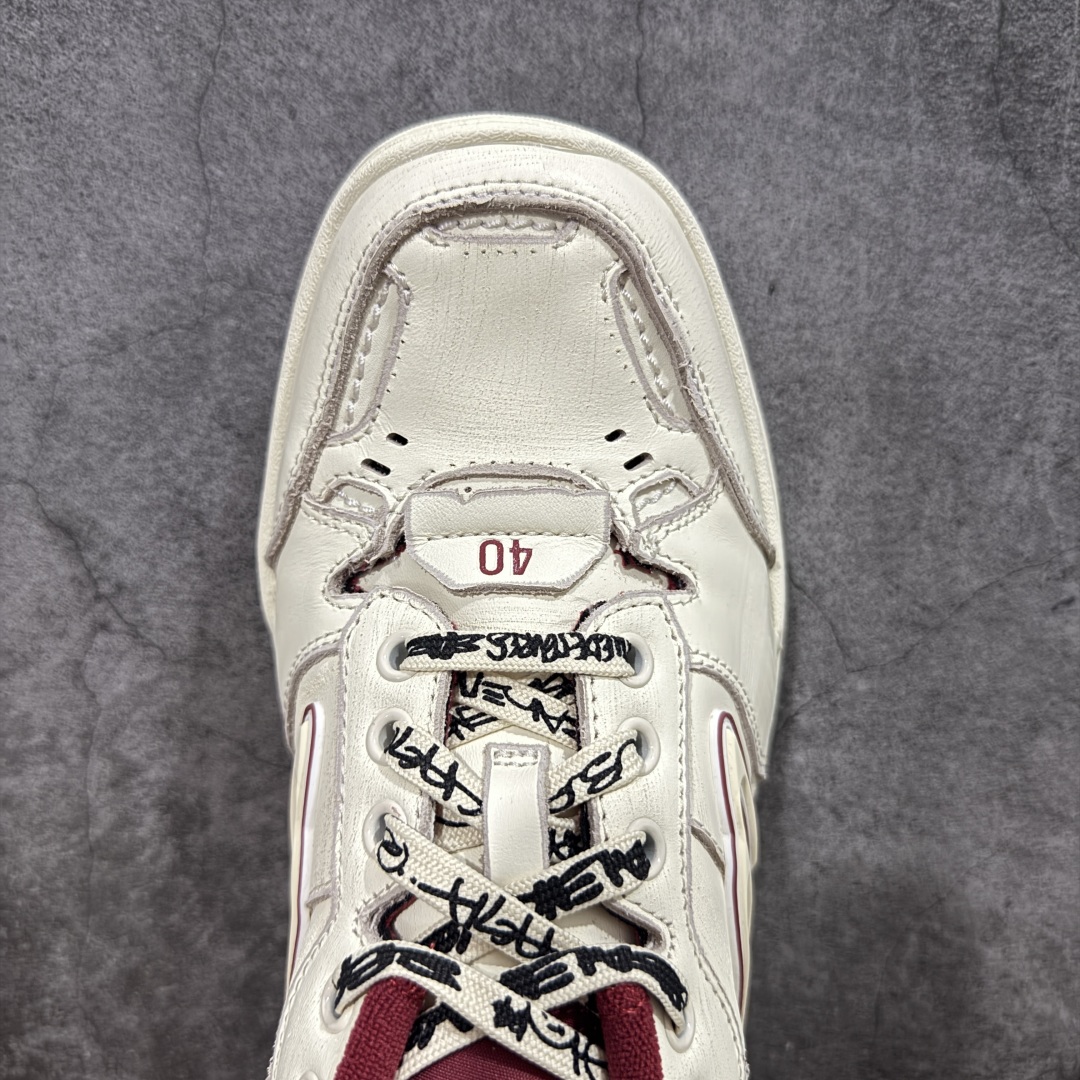 图片[5]-【XA纯原版】Balenciaga Hamptons Worn-Out 巴黎世家十八18代 涤纶（聚酯纤维）牛皮革 圆头系带 低帮 生活休闲鞋板鞋 全套原纸板楦头开发 最原汁原味的灵魂版型 全鞋荧光划线卡点 胶水把控整洁度追求极致完美 每一双都是工艺品 多重QC质检 超越公司货的品控标准 实实在在的免检产品 原盒原配 正确字体电绣 粗细、位置、大小正确 侧边TPU 透气孔匹配意产原版 正确分离大底 TPU软底 原版一致大底LOGO 立体感十足 原厂皮料水洗做旧 采购原厂网纱 偏大一码 尺码：35 36 37 38 39 40 41 42 43 44 45 46-选品中心