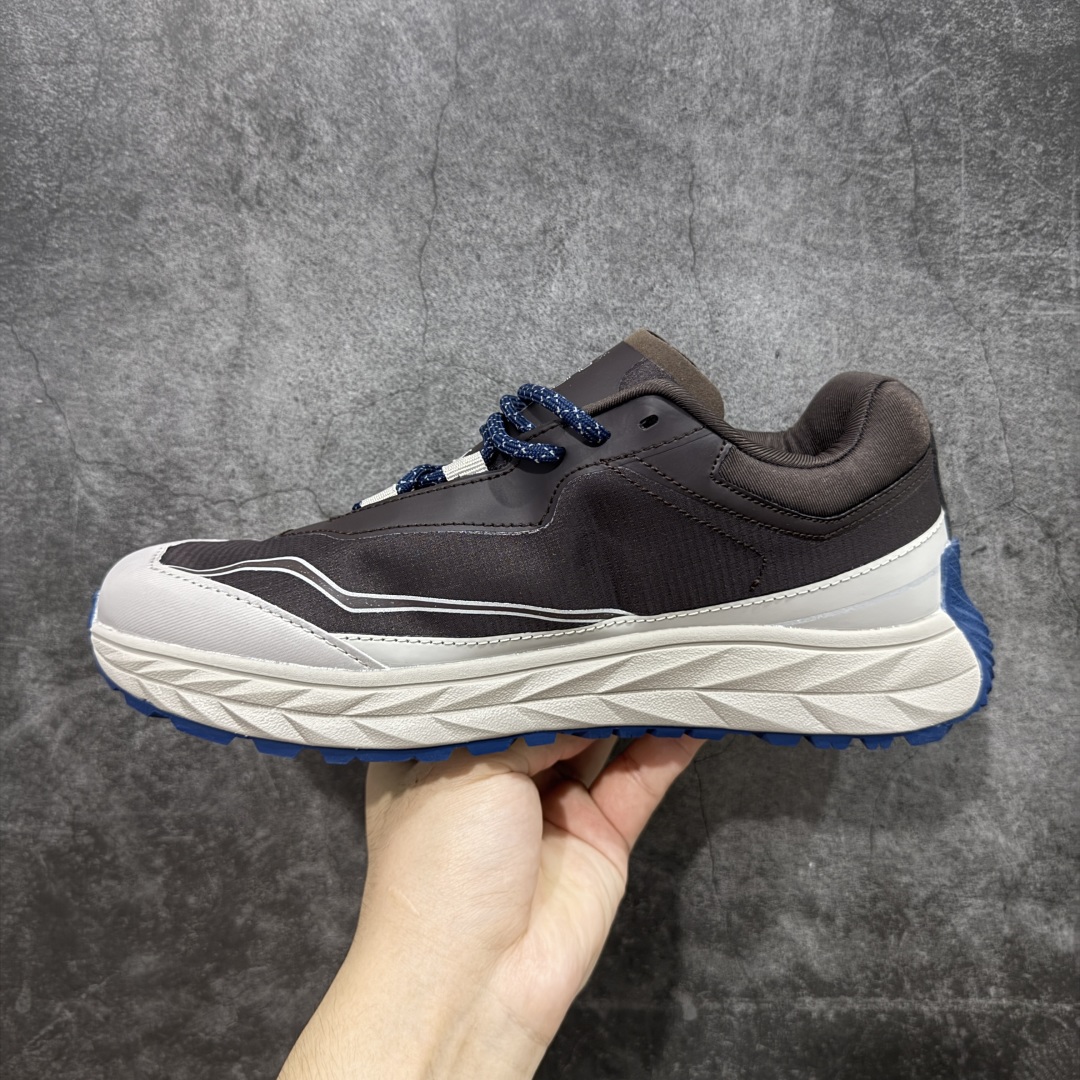 图片[2]-【绿x版】DESCENTE Terrain D 迪桑特舒适柔软防滑耐磨低帮生活休闲鞋 市面最优品质 区别市场版本 DESCENTE（迪桑特）创立于1935年，品牌名取自法语词汇，意为“滑降”。品牌箭头标识代表滑雪的三种技术“高速直线滑行”、“穿越”和“侧滑”，也寓意品牌在打造高端专业运动产品中不断追求完美的创新精神，致力于成为中国高端专业滑雪、综训、女子、铁人三项、高尔夫的第一品牌。 尺码：36 36.5 37 38 38.5 39 40 40.5 41 42 42.5 43 44 44.5 45-选品中心